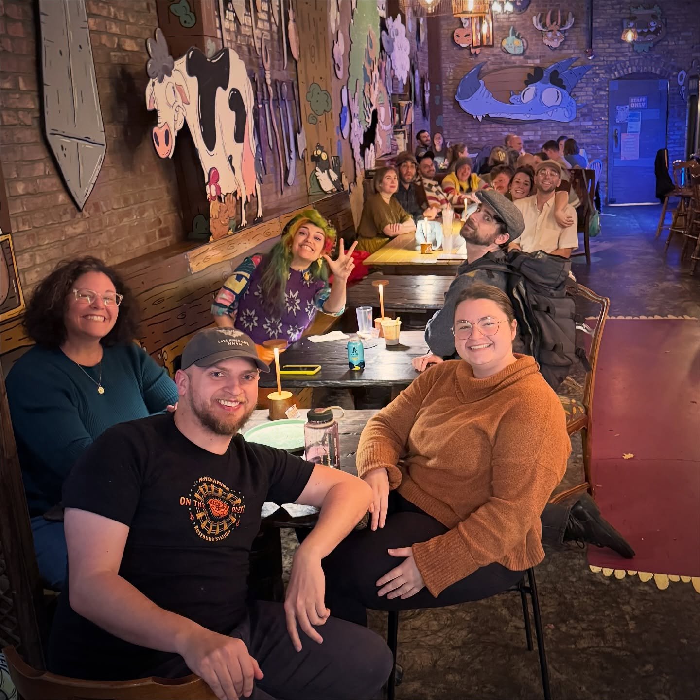 Trivia Fridays at @wonderwoodsprings ! Delicious eats, ice cream, craft beer, and cider. Prizes for the top 3 teams with bonus prizes by @beesandbeanspdx ! Join us for fun and to explore one of the magical realms of @mikebennettart 
&hellip;
🎤 In-Pe