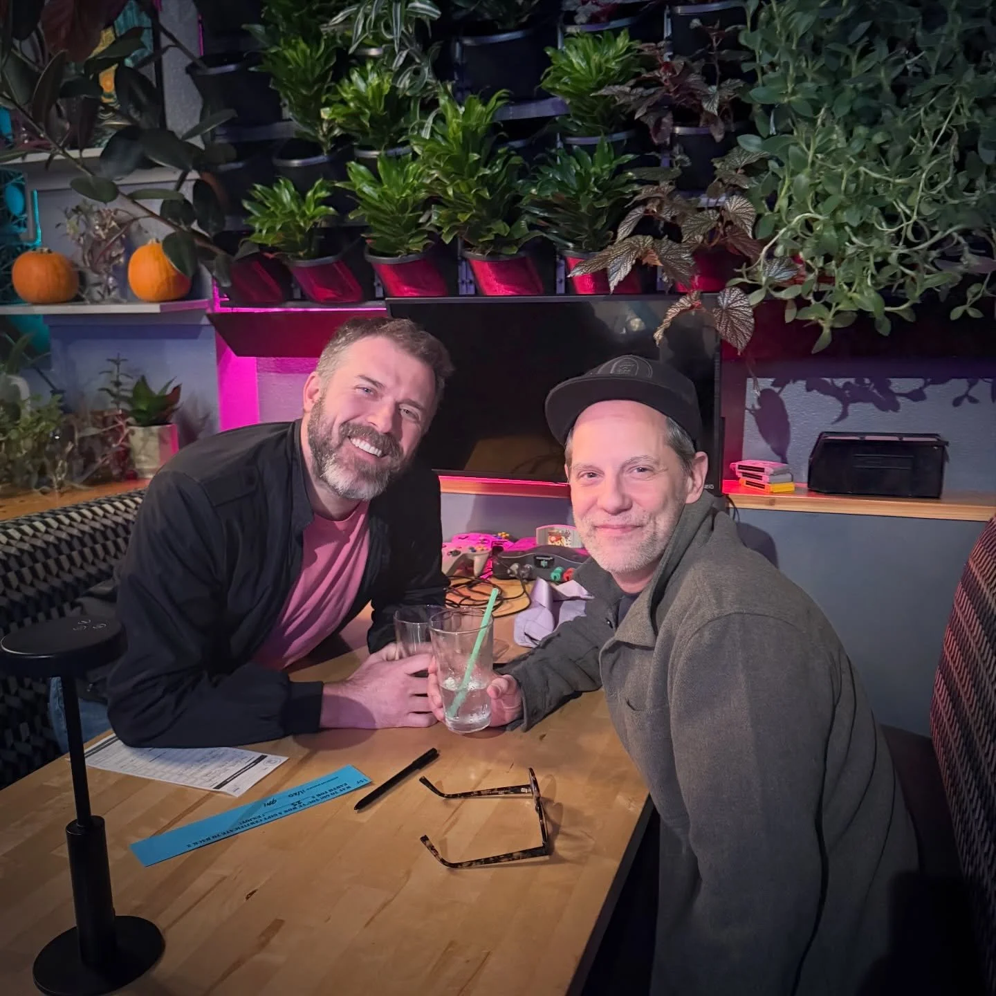 🧠🤩 Free Trivia every 1st and 3rd Thursdays at @back2earthpdx ! 🌈 Beautiful queer space that&rsquo;s full of flourishing plants 🪴 and community 💕 . Delicious pub style food, 12 beers on tap, and an assortment of specialty cocktails! Prizes for th