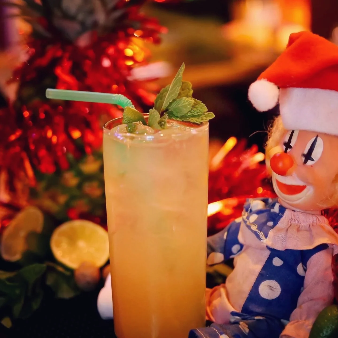 🤡 Join us for free trivia every Monday 7-9 p.m. Enjoy inventive cocktails and craveable smash burgers from @bingoburgerpdx while testing your wits. Hosted by the one and only @thecolorsthecolors 
&hellip;
🎤 In-Person 7-9 p.m.: Free to play with pri