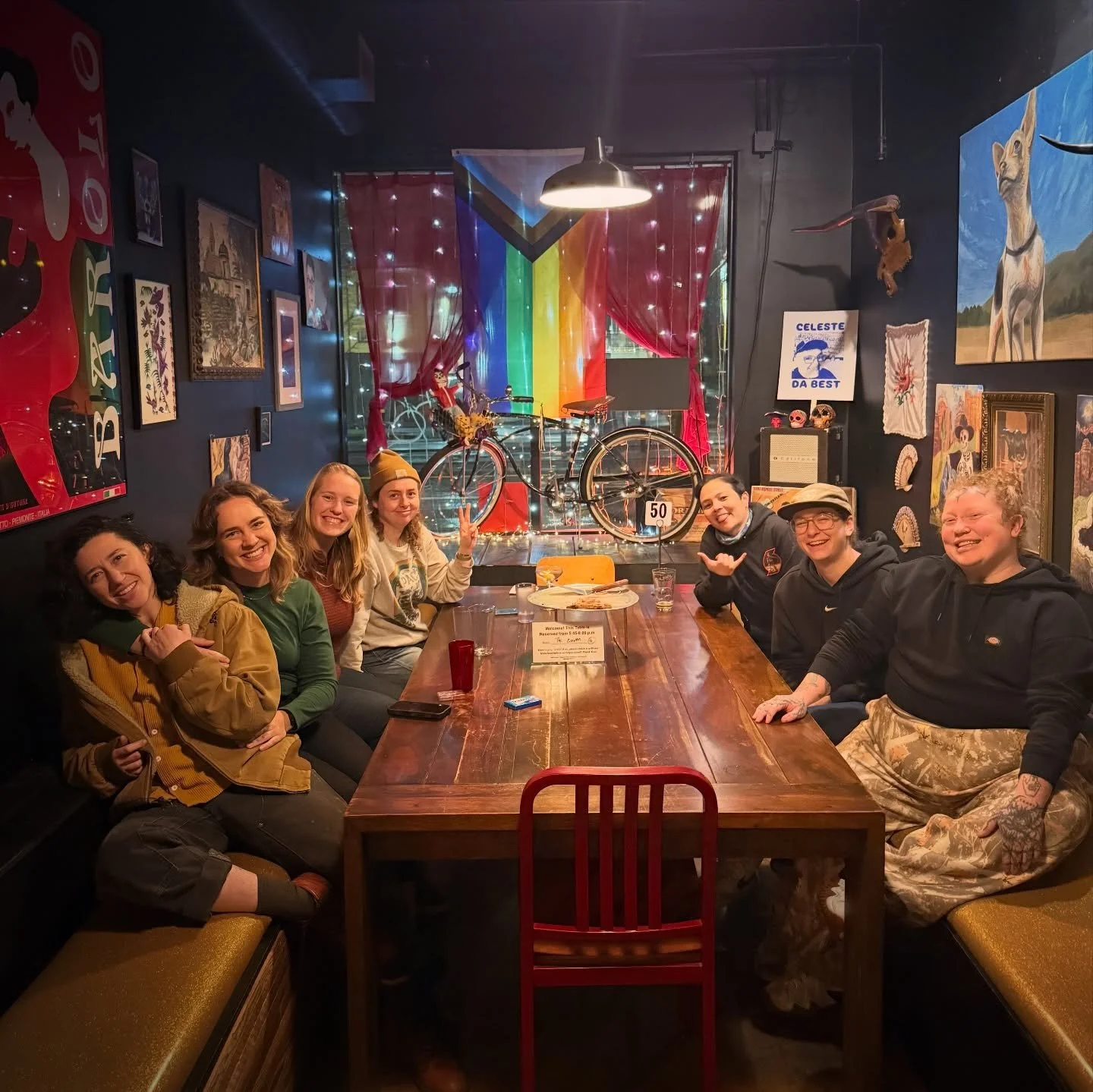 Free team trivia every Thursday at @pinkys.pizza . 512+ bottles of whiskey 🥃 , damn fine pizza 🍕 , 8 local beer taps 🍺 , a brilliant selection of Italian wine bottles 🍷 , or cocktails of your dreams 🤔!
&hellip;
🎤 In-Person 6-8 p.m.: Free to pla