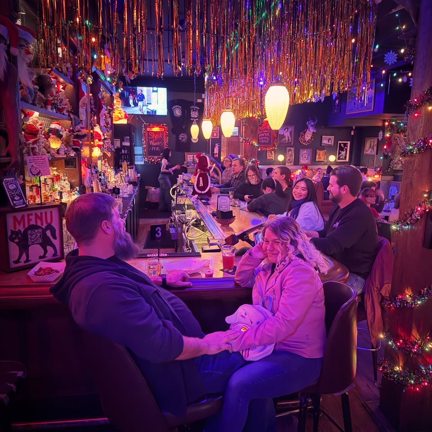 🥳🪩 Final @creepyspdx trivia of 2025 &mdash; 🤡 Free trivia every Monday with prizes!! Enjoy inventive cocktails and craveable smash burgers from @bingoburgerpdx while testing your wits.
&hellip;
🎤 In-Person 7-9 p.m.: Free to play with prizes for t