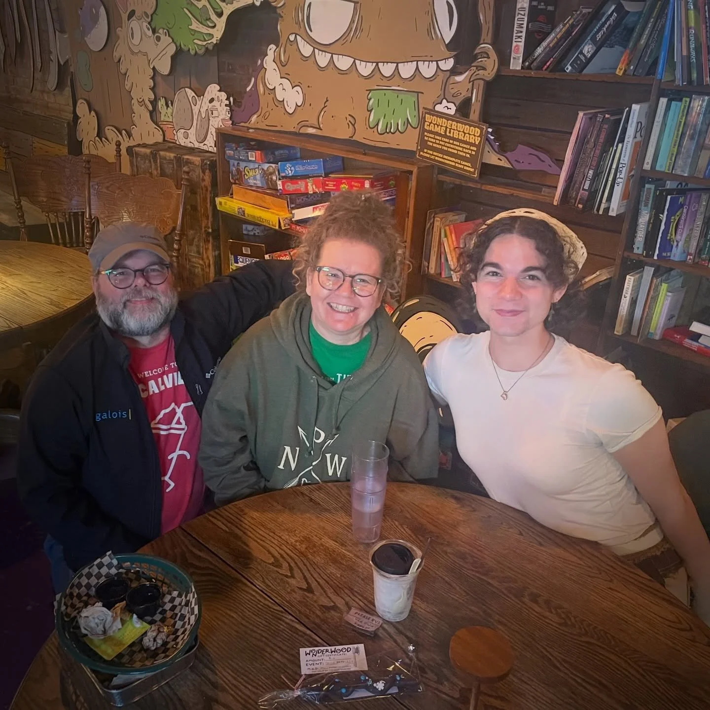 Friday trivia is back at @wonderwoodsprings ! Delicious eats, ice cream, craft beer, and cider. 🏆 Prizes for the top 3 teams with bonus prizes by @beesandbeanspdx ! Join us for fun and to explore one of the magical realms of @mikebennettart 
&hellip