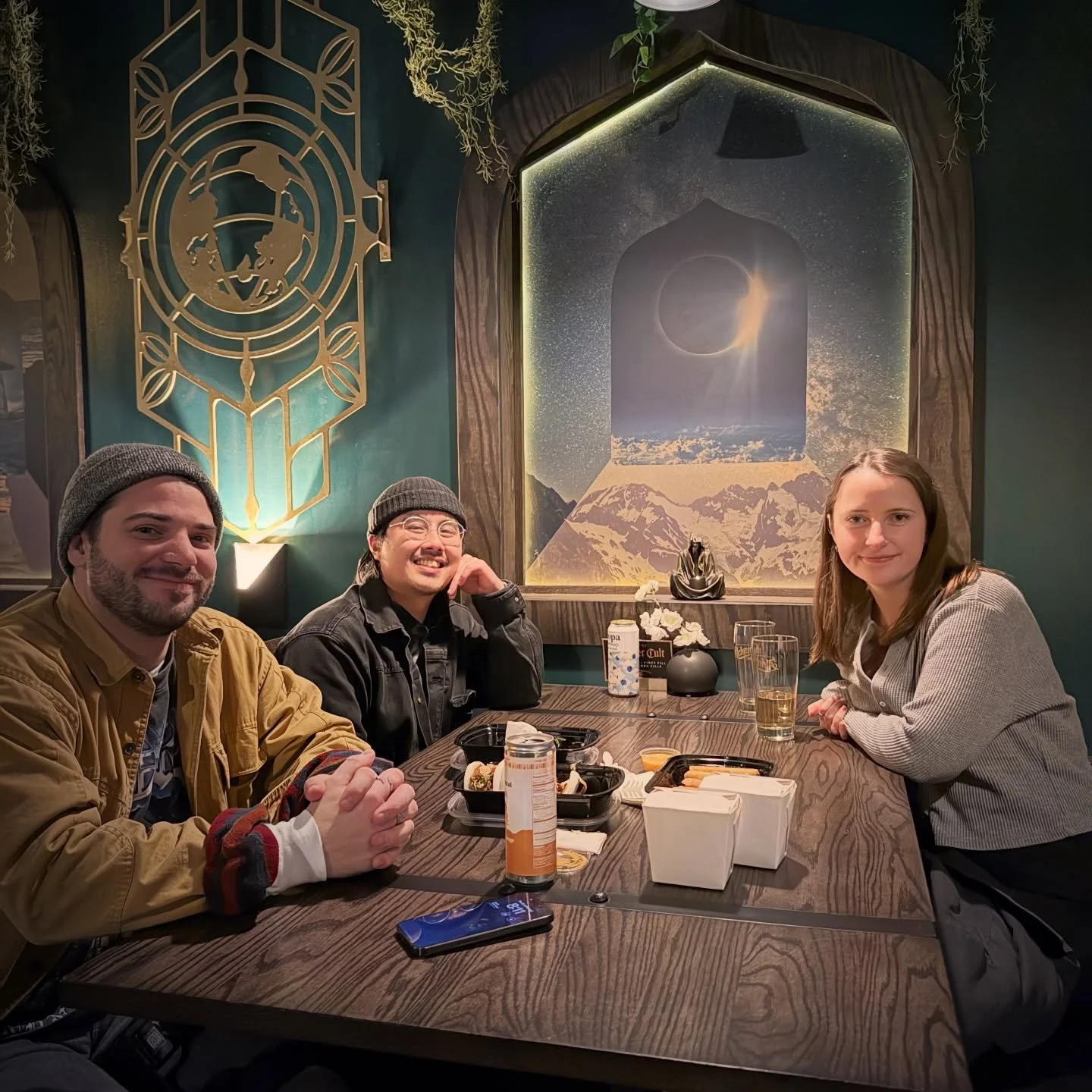 Free trivia is back at @alchemycider four rounds of trivia with prizes (audio, picture, and question rounds) Crushable ciders, and delicious eats by @breaking_buns trivia hosted by the fabulous @thecolorsthecolors 
&hellip;
🎤 In-Person 6-8 p.m.: Alw