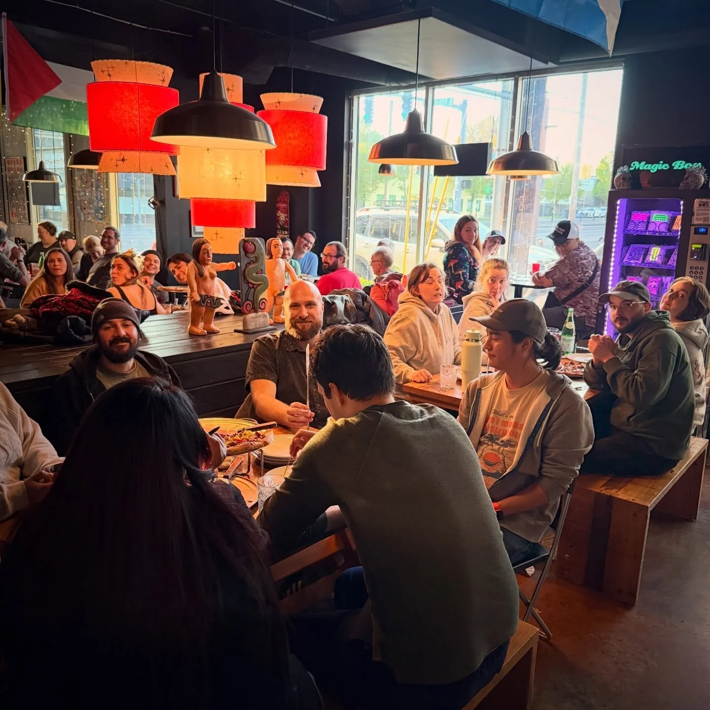 🥳🧠🧐 Free Trivia Thursdays: Gather your teams to eat, drink, and play bar trivia at Pinky&rsquo;s Pizza and Whiskey Bar.

✍️ Use the link in our bio to learn more, and to nominate @untappedtrivia for &ldquo;Best Trivia Night&rdquo; in @willamettewe