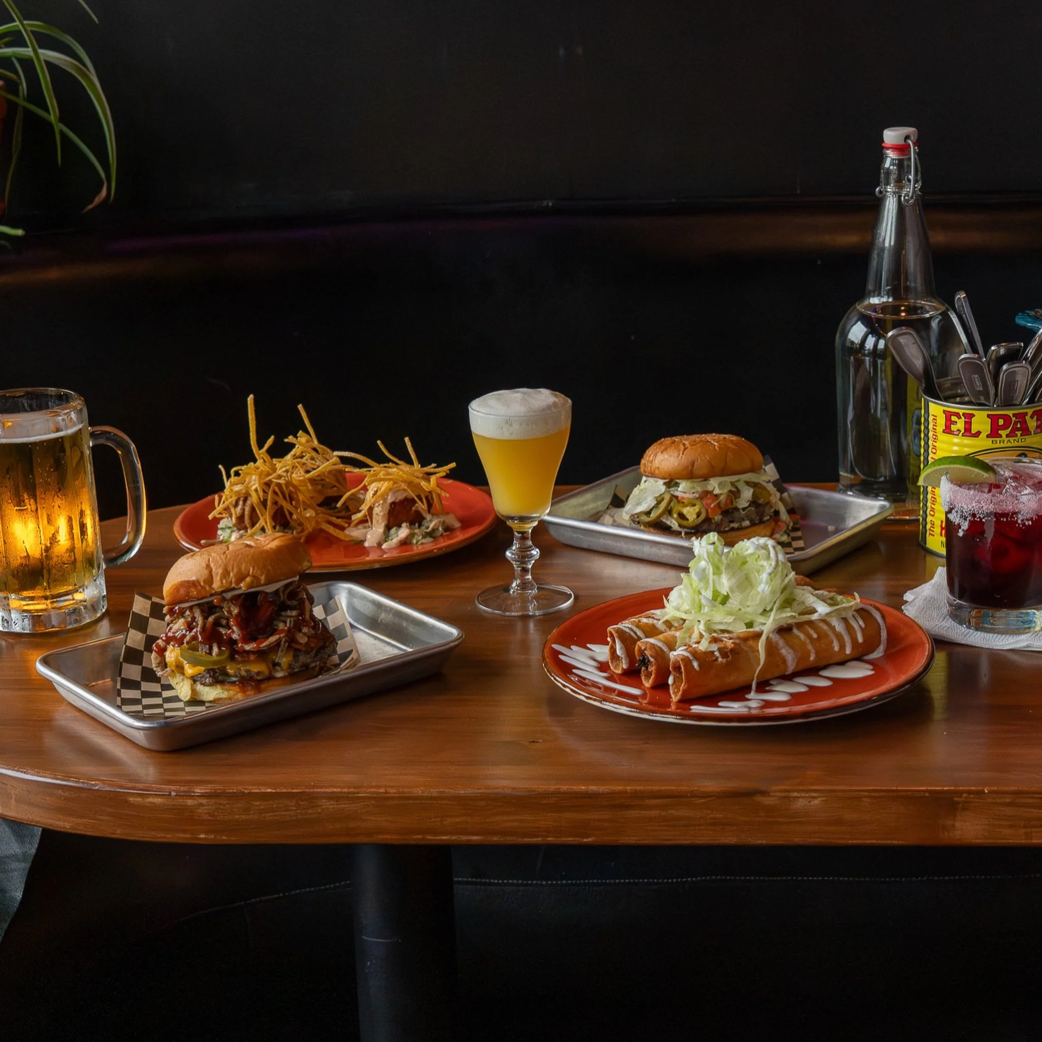 @untappedtrivia at Rhinestone is free to play 1st and 3rd Thursdays from 6-8 p.m. No apps required! Get on in August 20th for our first show!

@rhinestone.pdx is located at 2100 SE Clinton Street, Portland, OR 97202.

🏆🧠 Untapped Trivia voted Portl