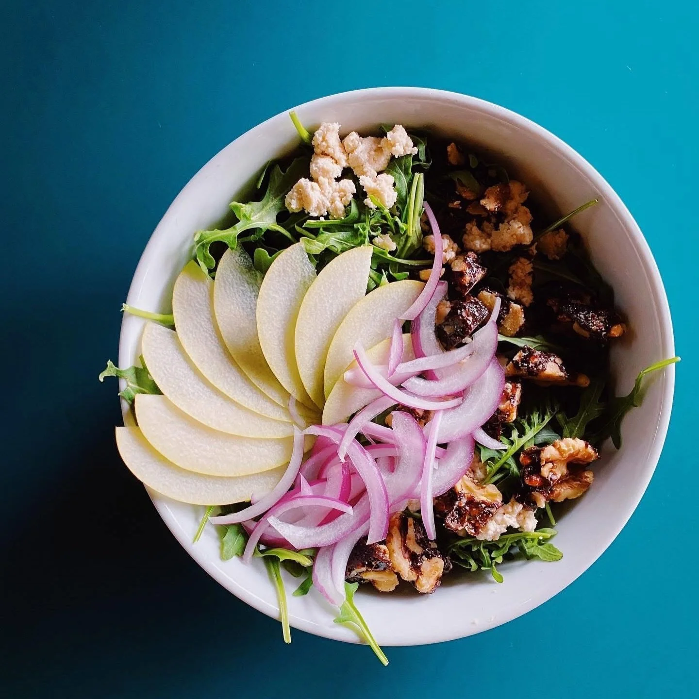 Free Trivia every Wednesday at @byeandbyeportland 7-9 p.m. hosted by @untappedtrivia 

Portland&rsquo;s Southern-inspired vegan hipster bar is located at 1011 NE Alberta St, Portland, OR 97211 in the King neighborhood of Northeast Alberta Street.

Un