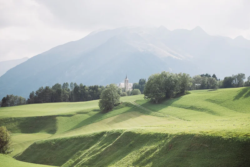 kirche-graubuenden-schweiz-hochzeitsfotografin.jpg