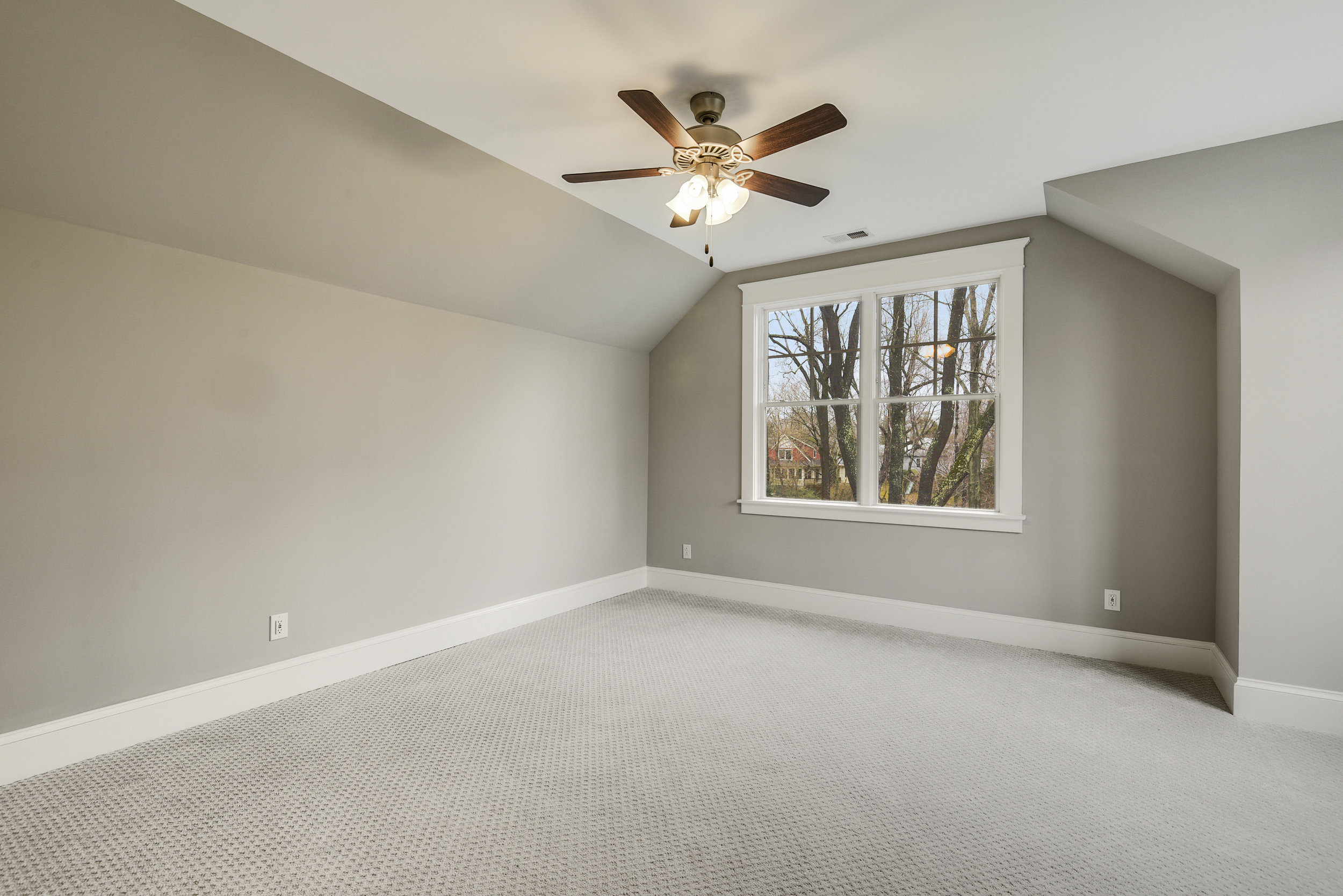 Guest Suite-Bedroom-_DSC9395.JPG