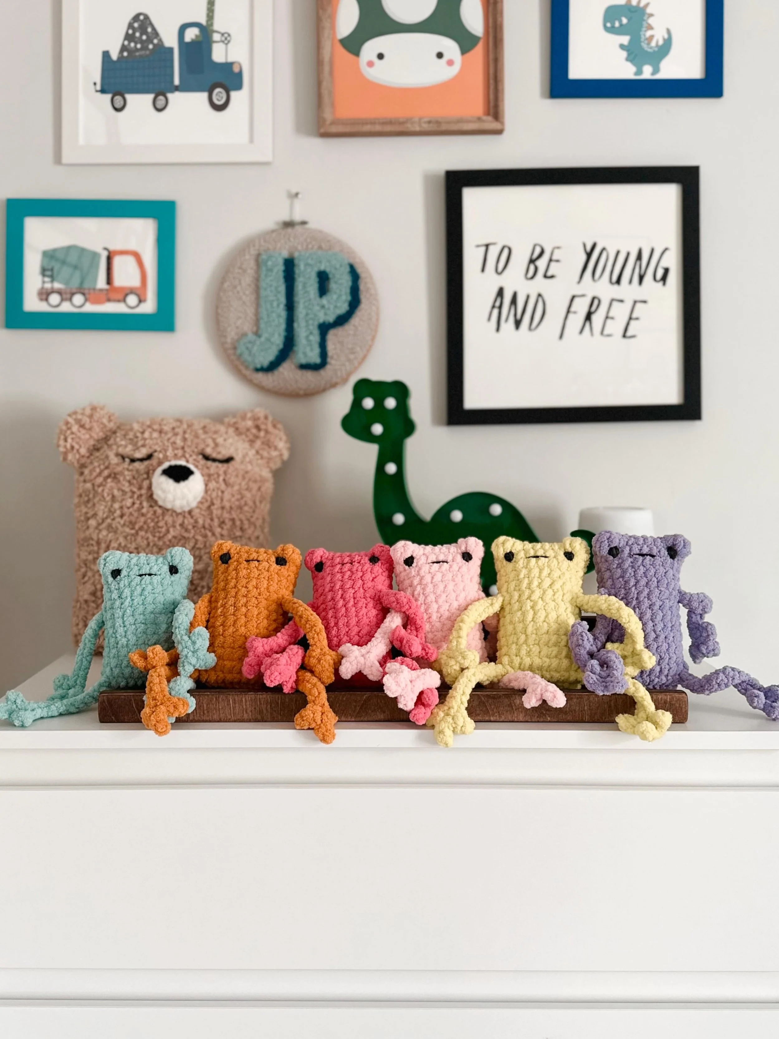 I love how something so small can have such a big personality and these quirky frogs are the perfect example of that!

They certainly deserve a moment all their own!

#crochetfrog #leggyfrog #crochetmarketmakes #crochetforkids #daramadethis