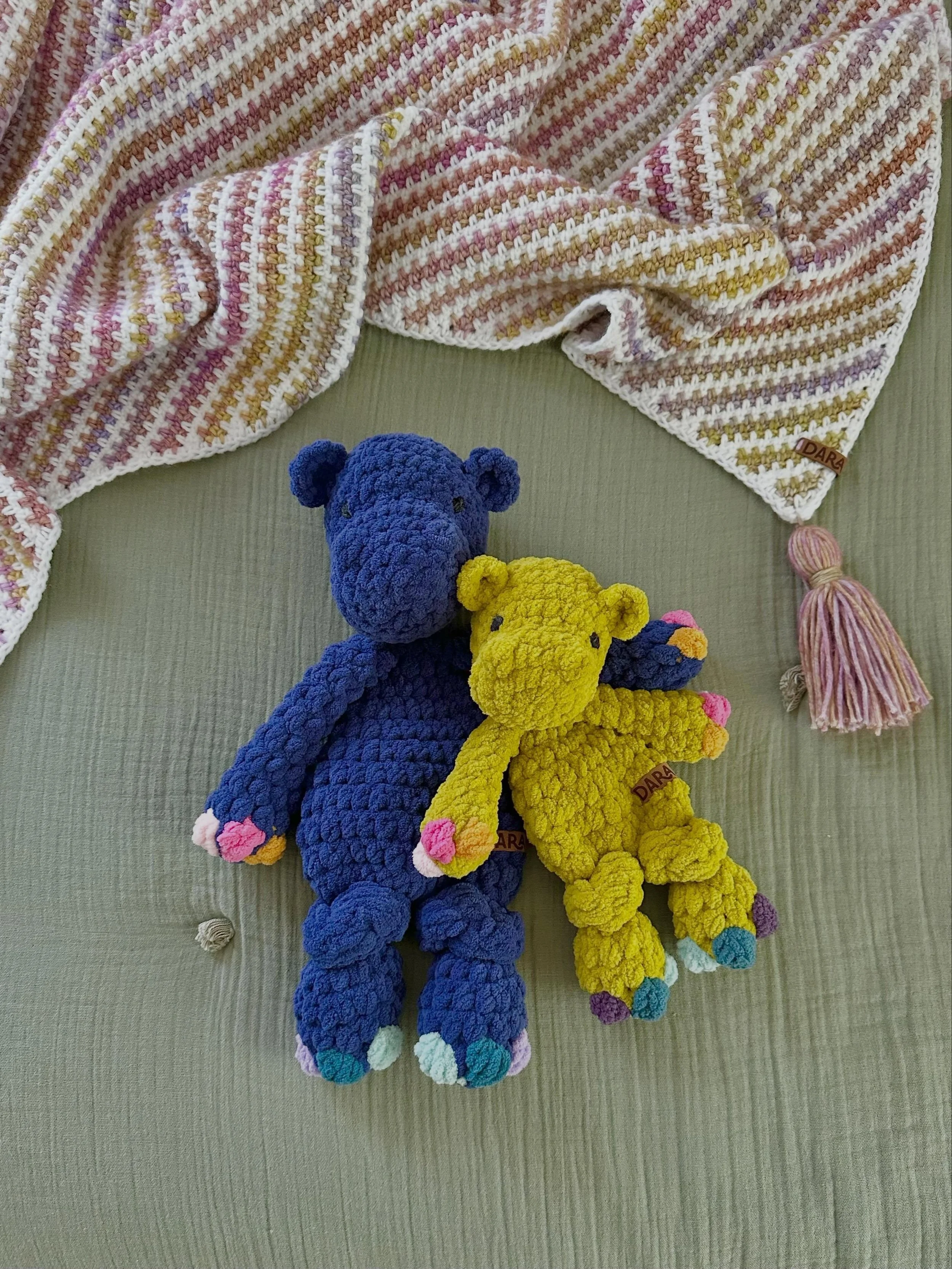 Hip hip hooray for the hip hip hippos!

And let&rsquo;s not forget their snazzy mani-pedis. This big &amp; lil&rsquo; duo knows what looks good!

Pattern: @mamamademinis 
Yarn: @premieryarns &amp; @bernatyarn 

#crochethippo #hippopotamus #handmadeba