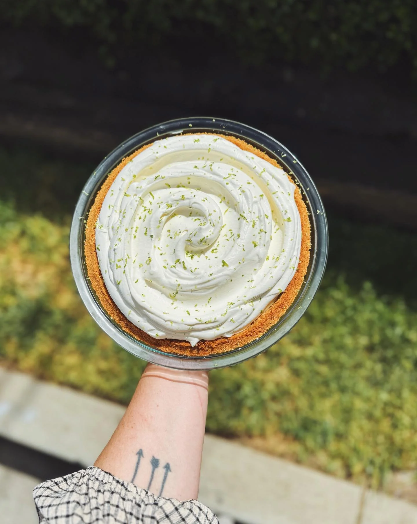 Key lime is gonna give you a tropical contact high. 💚