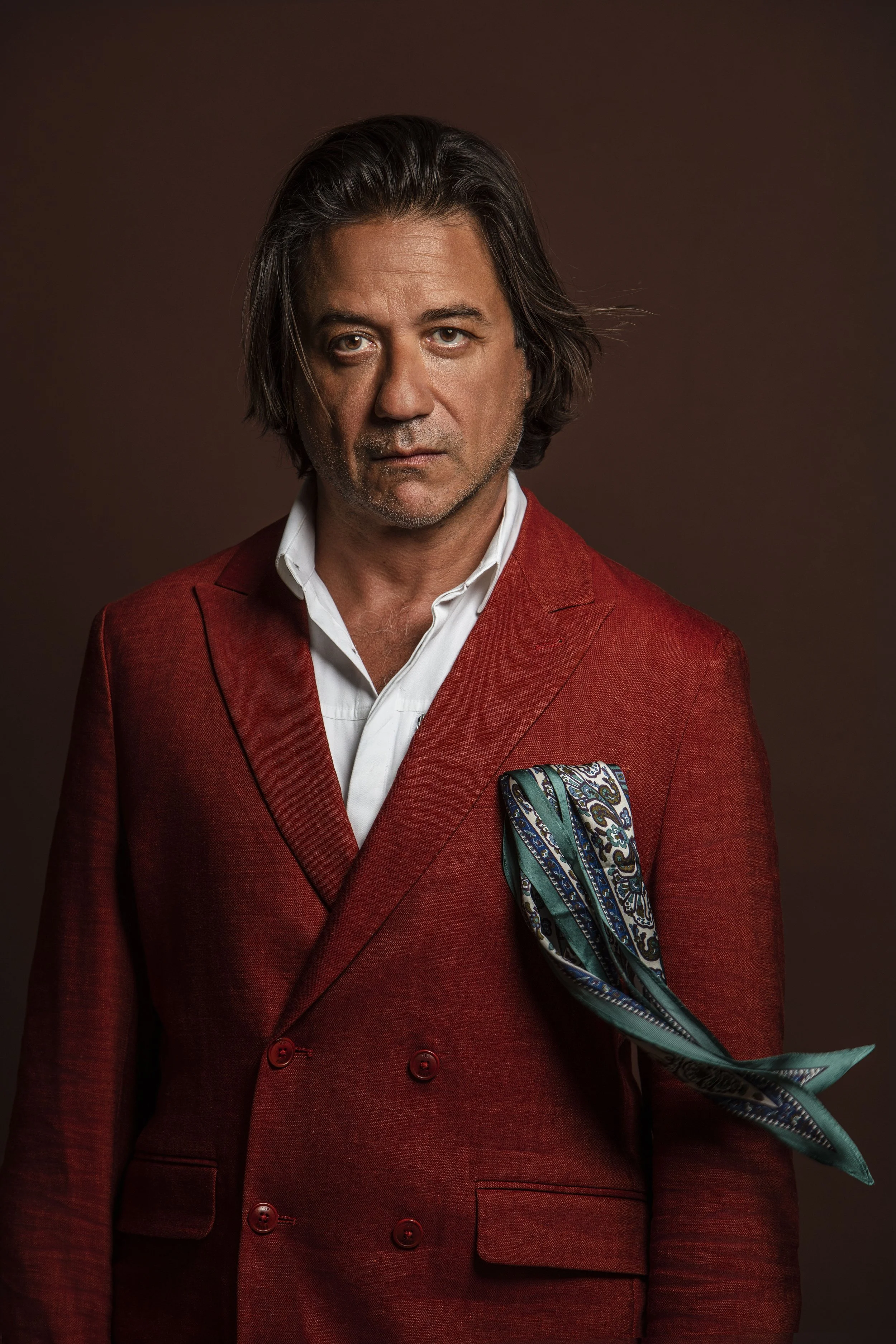      

 
    THE ART OF ONE LIGHT PORTRAITS: HOW TO CREATE STUNNING IMAGES WHIT SIMPLICITY.   When it comes to portrait photography, you don’t need a full studio packed with lights to create beautiful, professional results. In fact, some of the most 