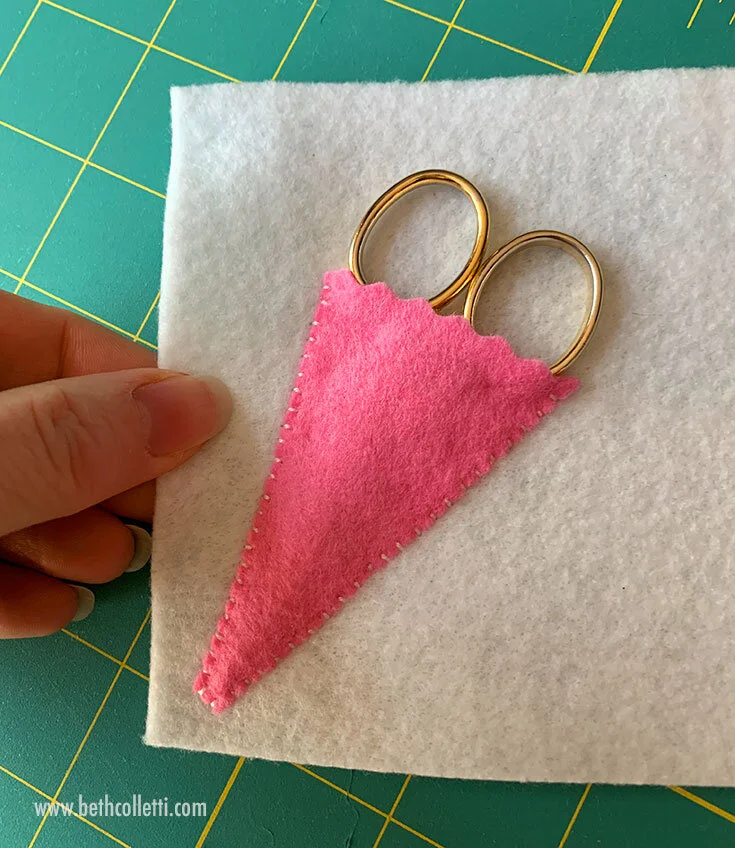 How to make a felt needle case?