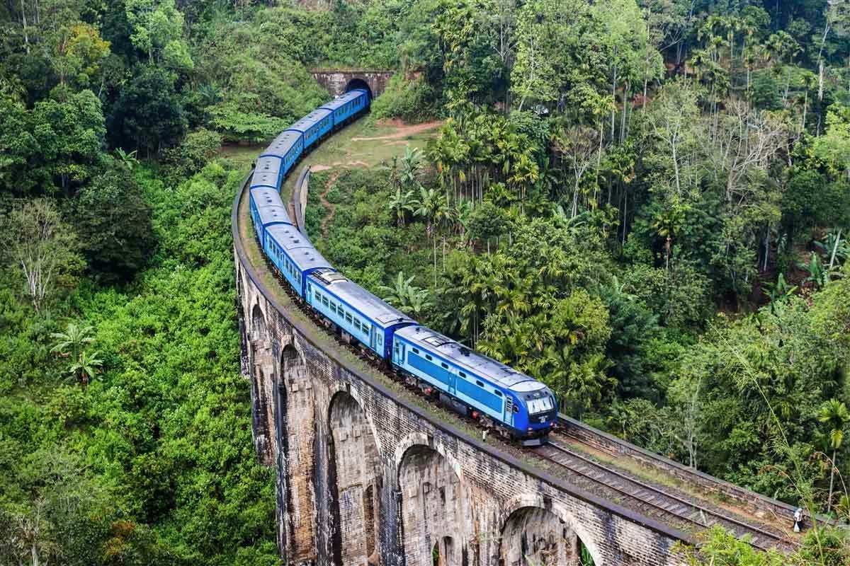 train-bleu-du-sri-lanka.jpg