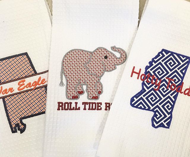 Which team do you support?  Show your team pride in the kitchen with these embroidered towels! #shopgalleriariverside