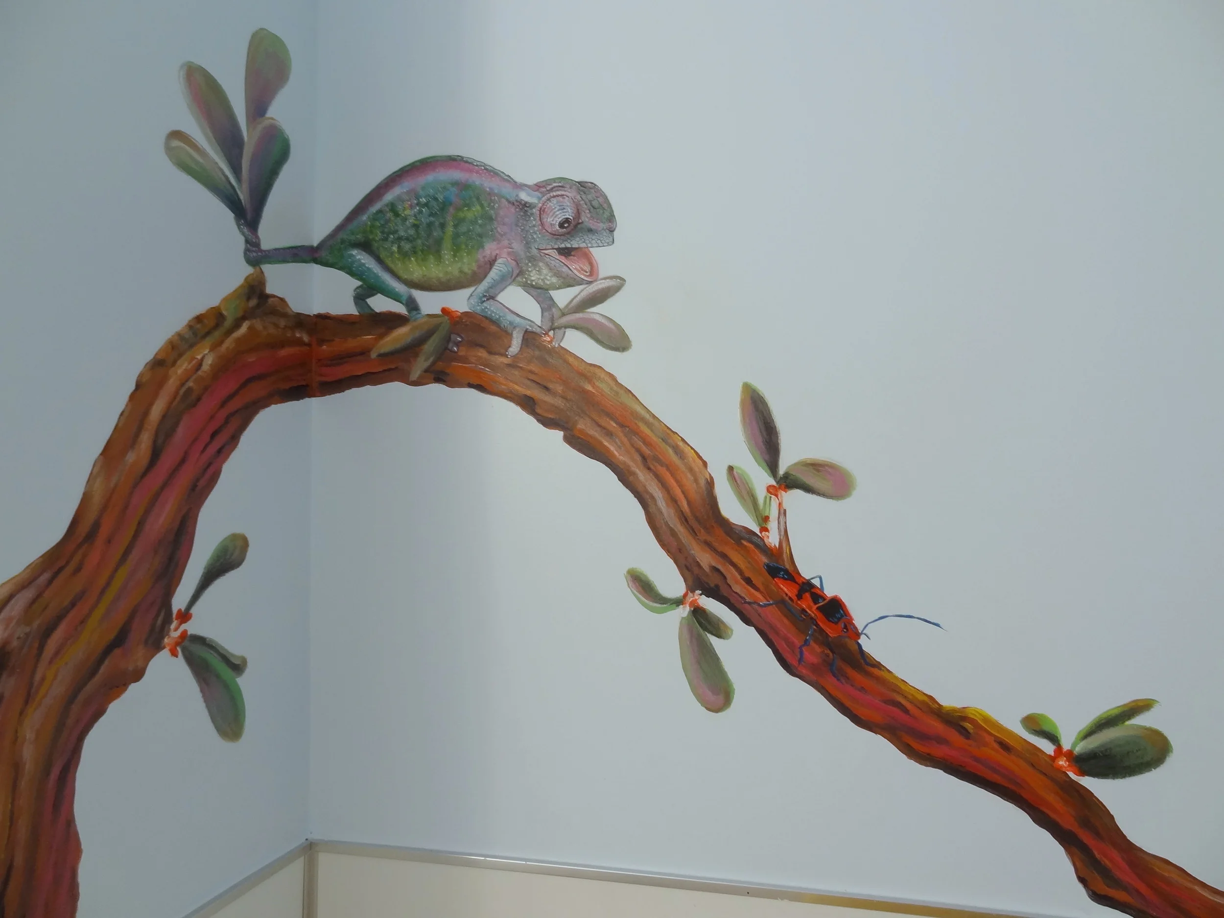 Chameleon painted in Bathroom
