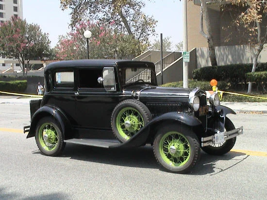 Bill & Liz Cilker -- 1931 Victoria