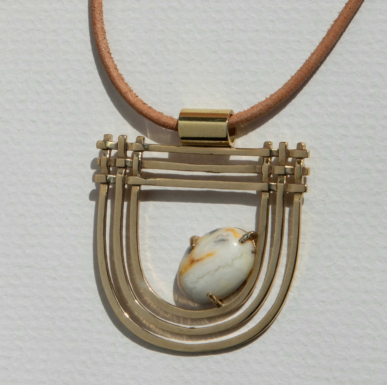 neck_pendant_leather_06.jpg