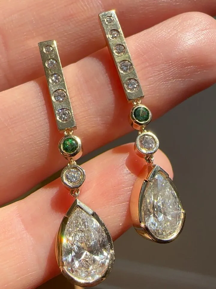 Friday photo dump! I often don&rsquo;t get a chance to take photos with my good camera, even with some of my favoite finished pieces. So heres a mix of really cool custom projects that were quickly documented 💕 💍