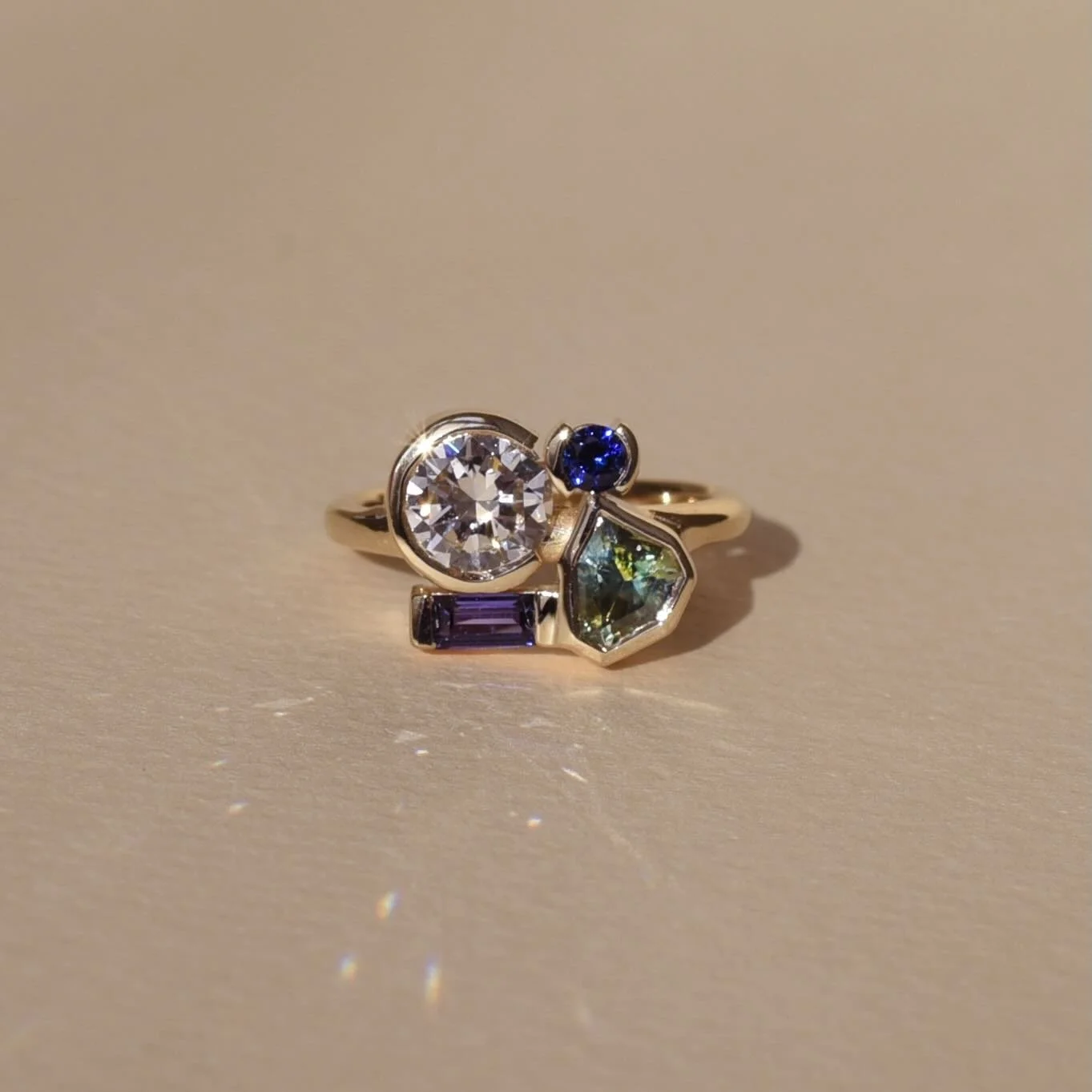 This was a fun cluster ring with Ilyssas heirloom diamond! 💎