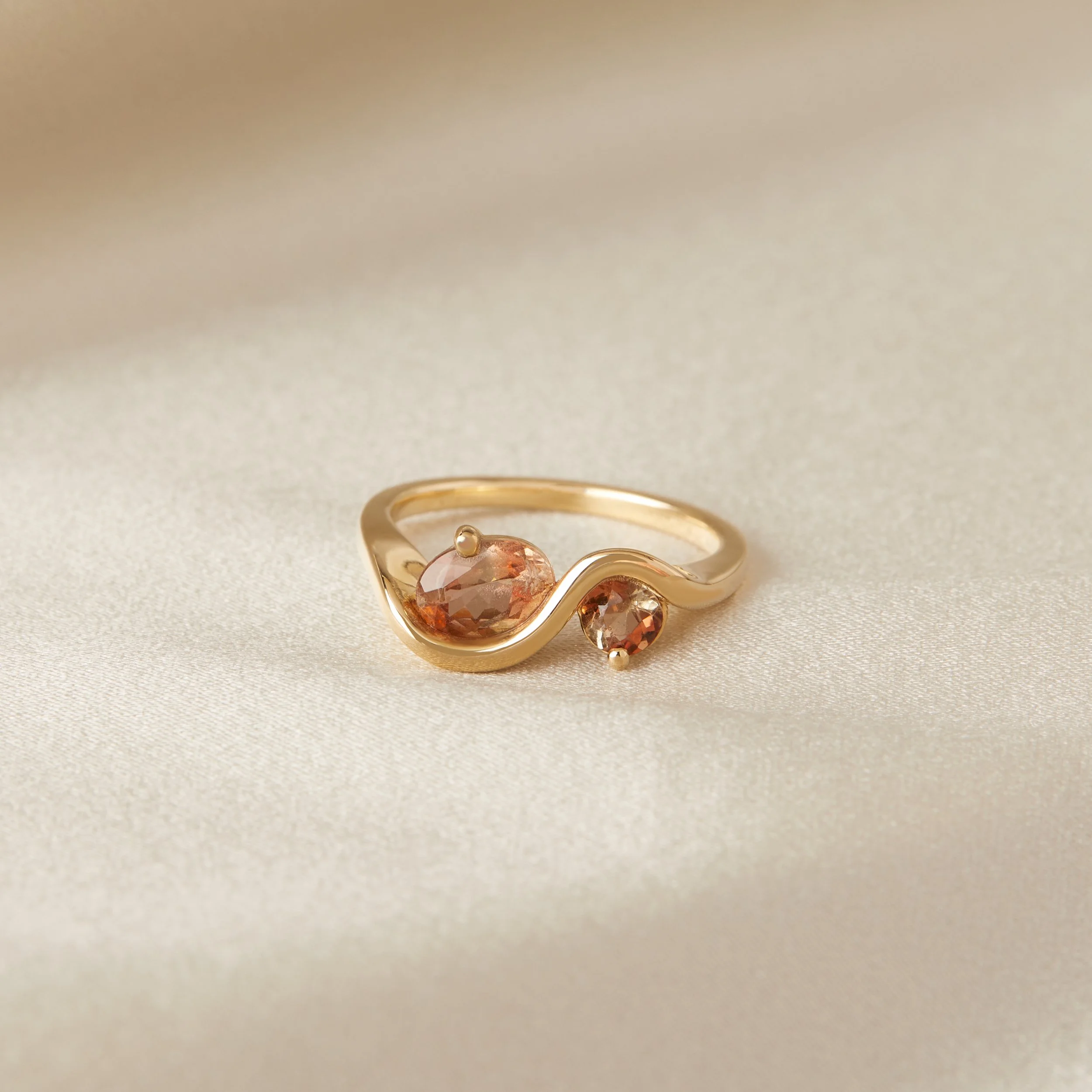 Duo_ring_oval_andalusite.jpg
