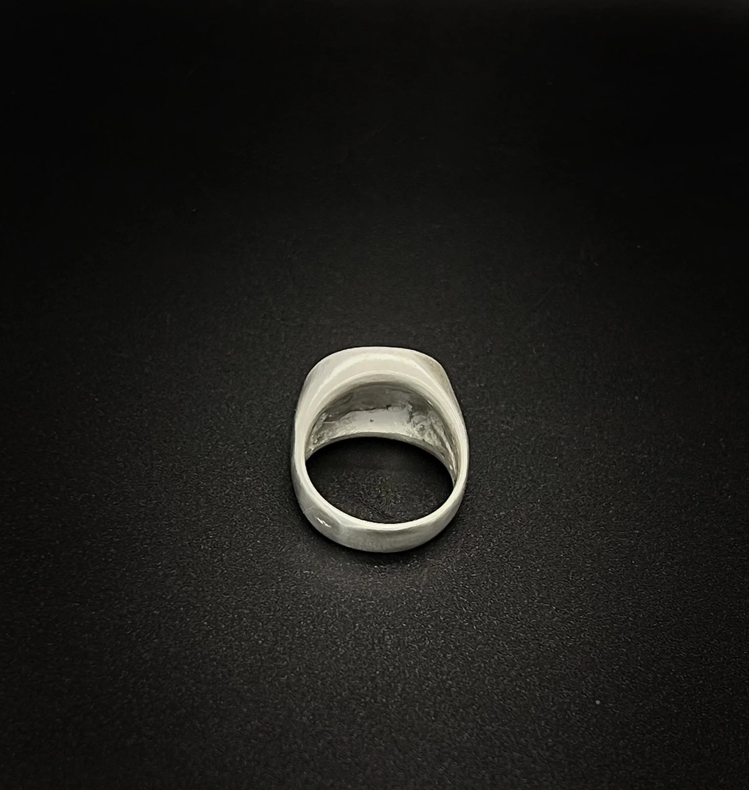 Large SignetIMG_4660.JPG