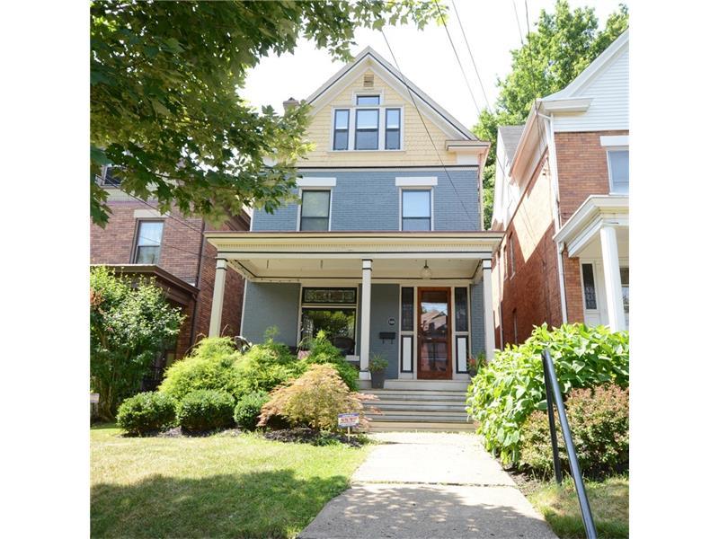 Our cute new house, full of DIY project potential. I power washed the porch and steps, and it was unspeakably satisfying.