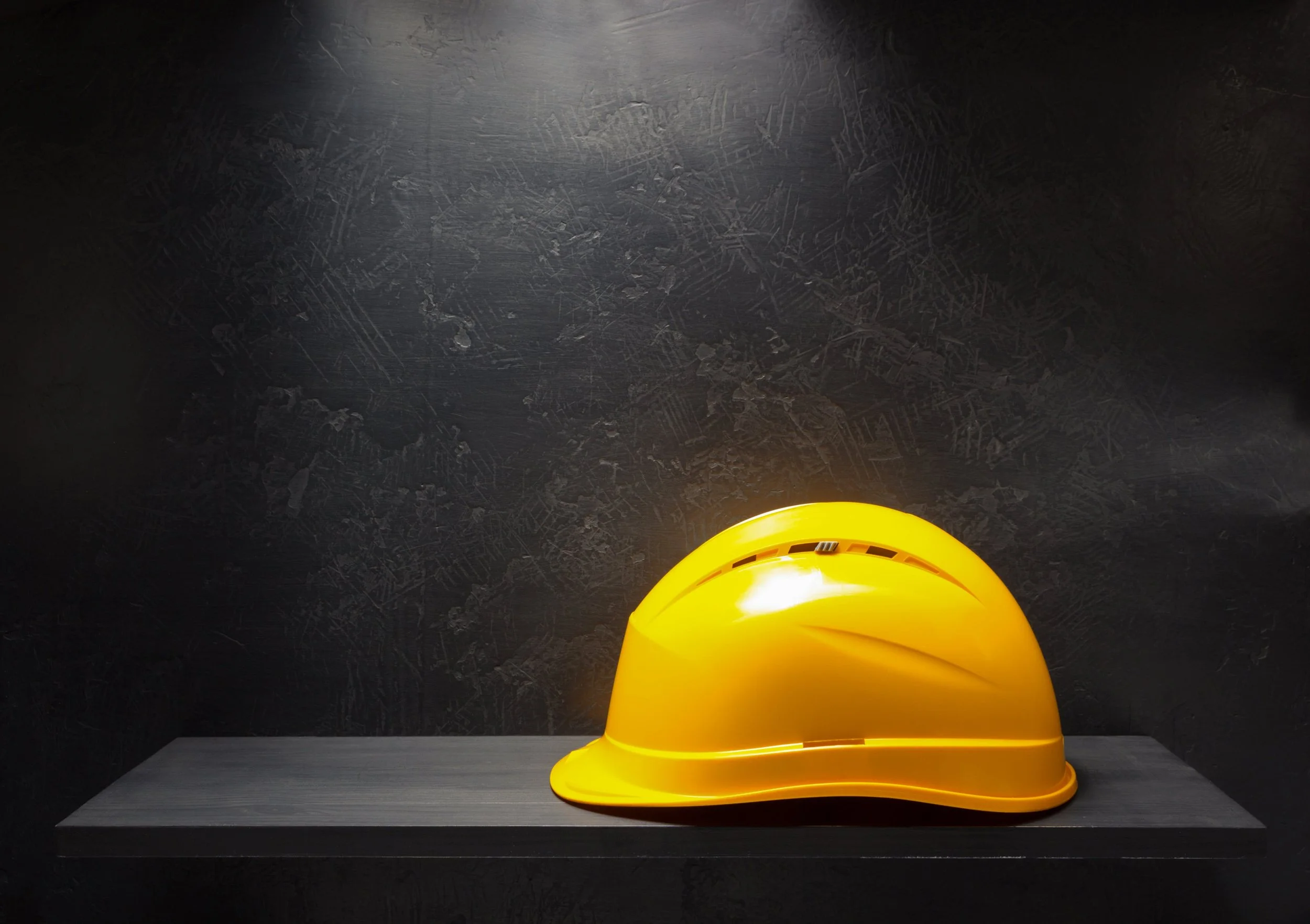 construction-helmet-on-black-2021-08-26-17-29-24-utc-min.jpg