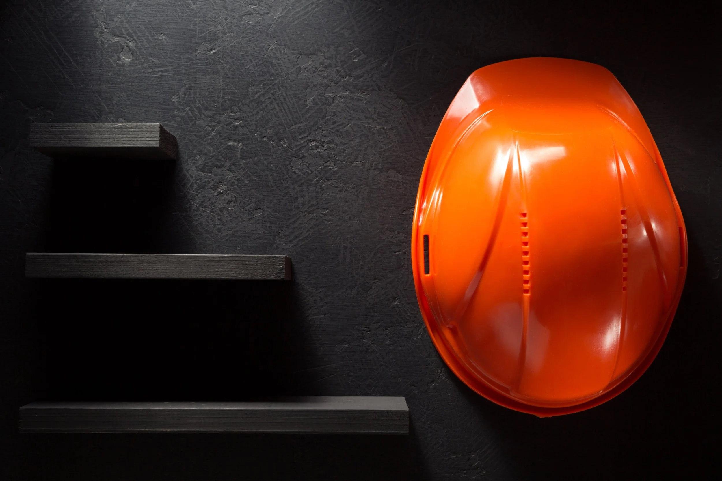 construction-helmet-on-black-2021-08-26-17-29-19-utc-min.jpg