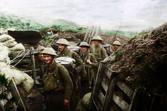 A colorized photo of a British carrying party. The soldier in front has a British Marmite container strapped to his back. (Source: Greatmilitarybattles.com)
