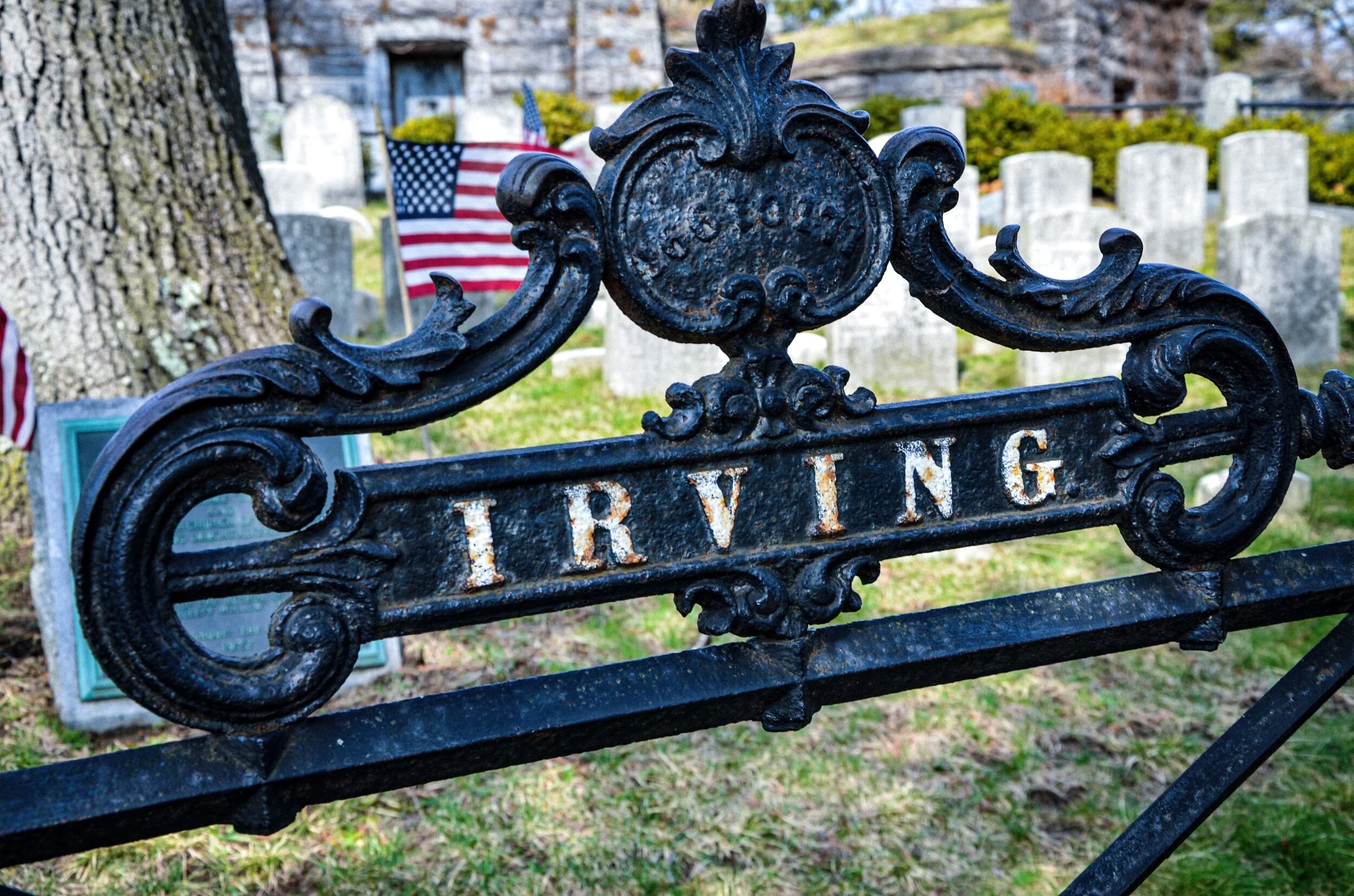 Irving Washingtons Grave - Tarrytown, New York.jpeg