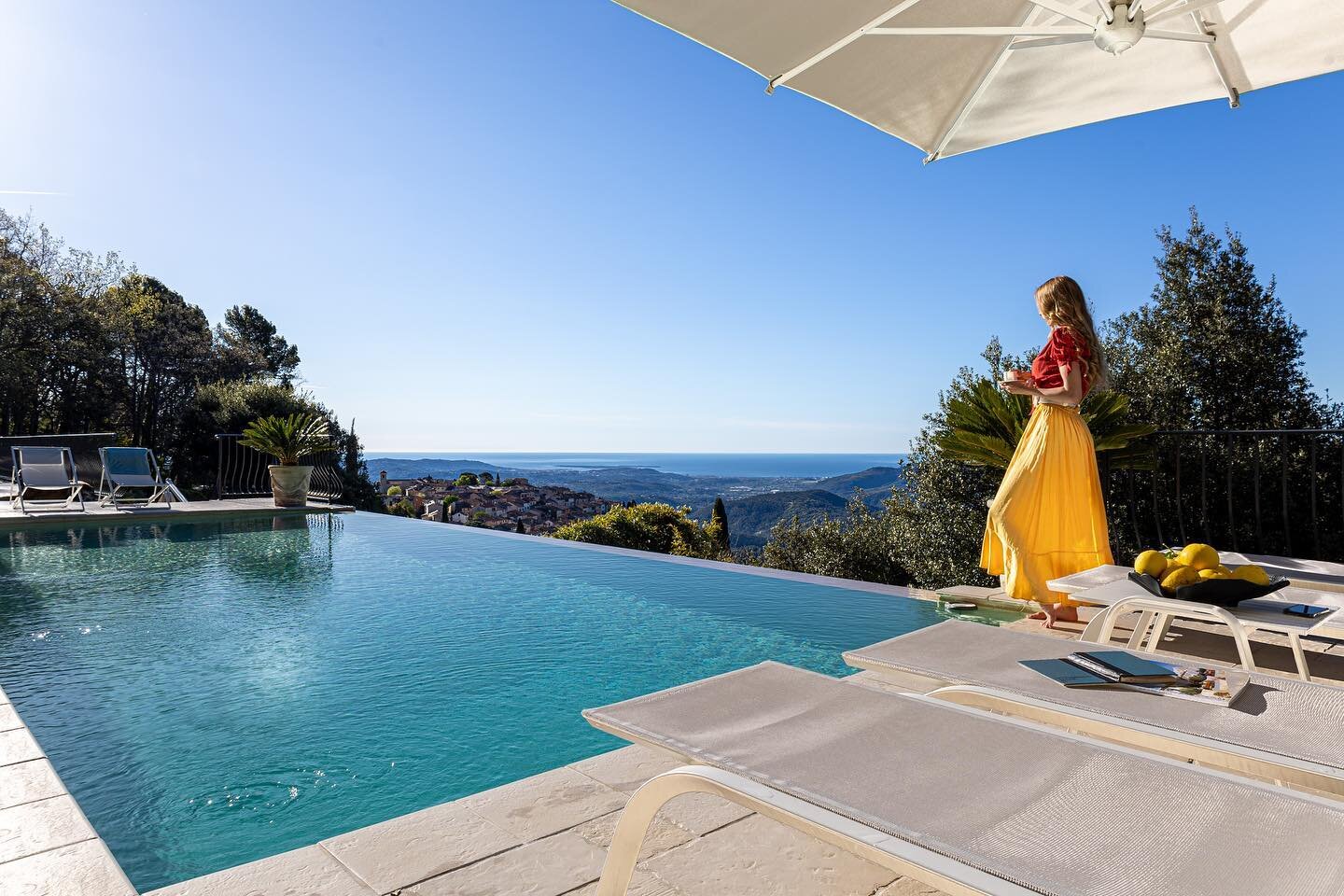 🇫🇷It&rsquo;s Time to explore one of the French Rivieras most beautiful Airbnbs: Villa Caprice

Needless to say you&rsquo;d have lots of fun shooting an editorial with your friends around this property: currently live on Airbnb 🙏🏼

🌎Click the lin