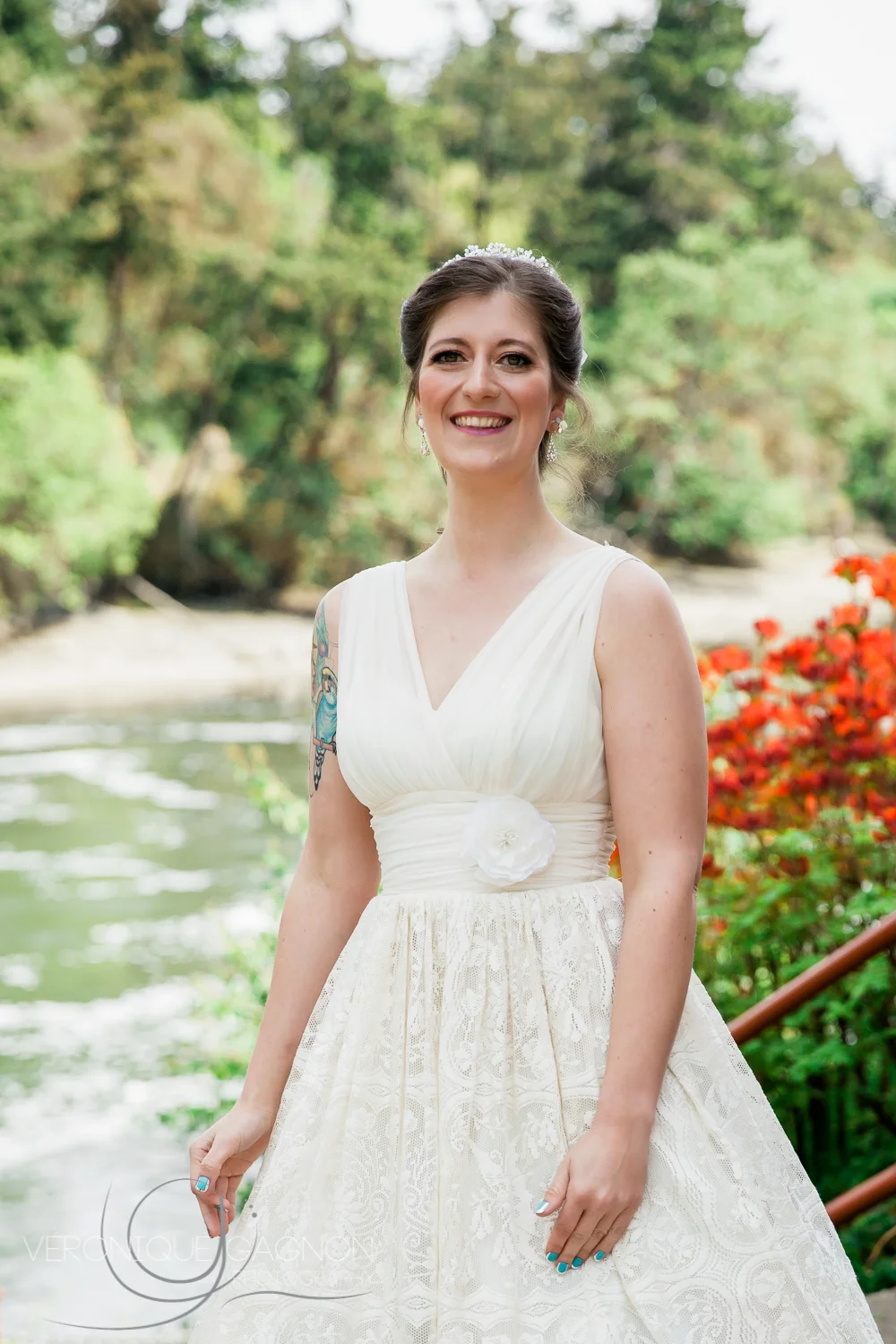 Such a pretty brides in her vintage lace wedding dress....