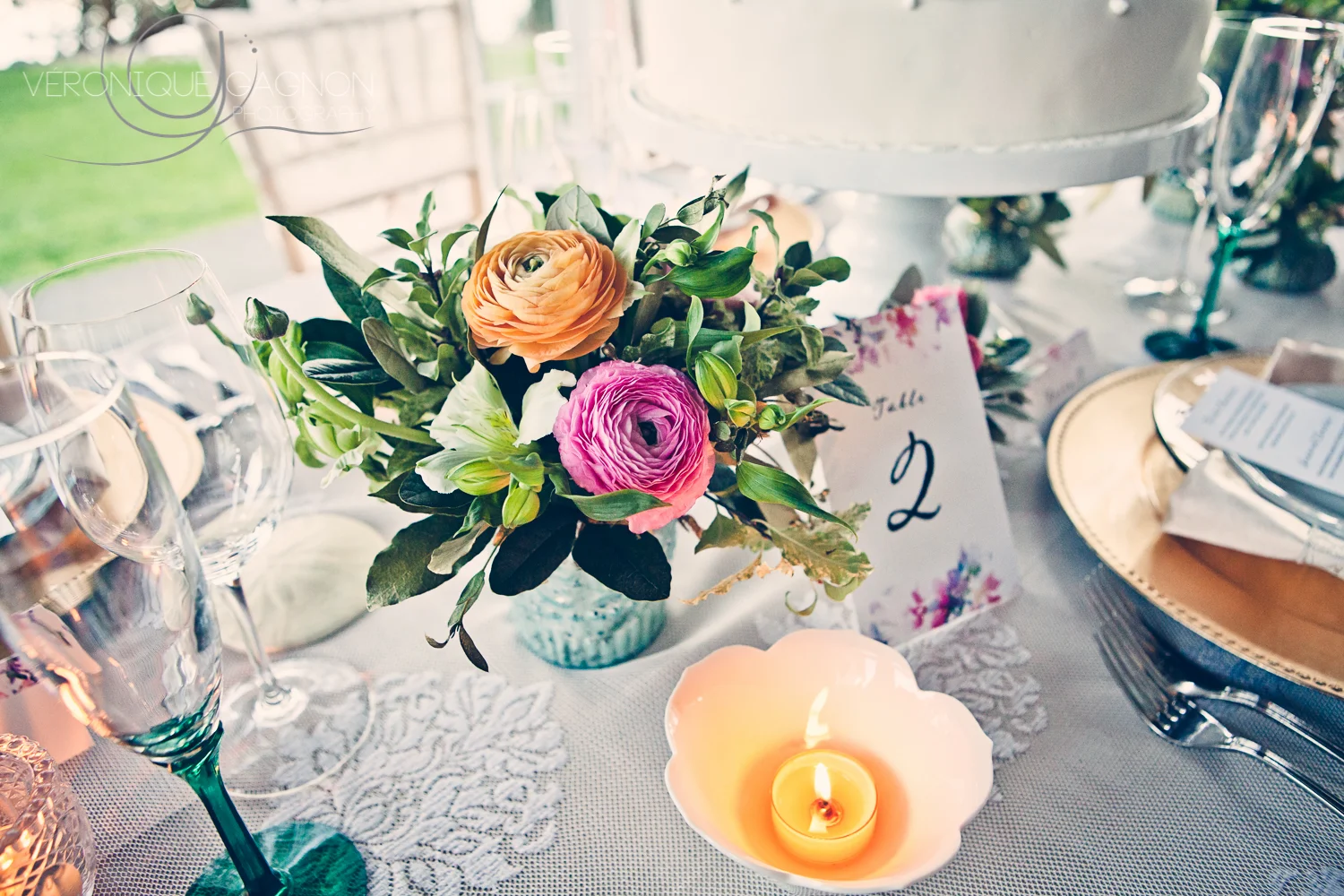 En Vied Events decor, A Sea of Bloom flowers and Tuktu Paper Co. for a perfect wedding decor.
