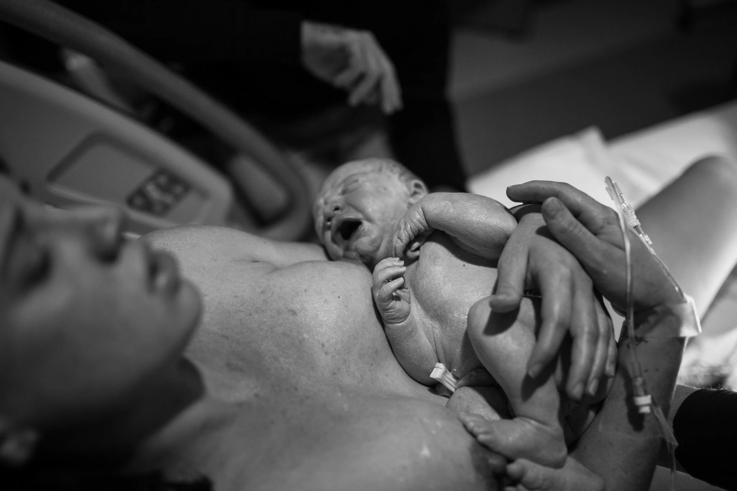 THE FIRST HELLO - birth photography-29.jpg