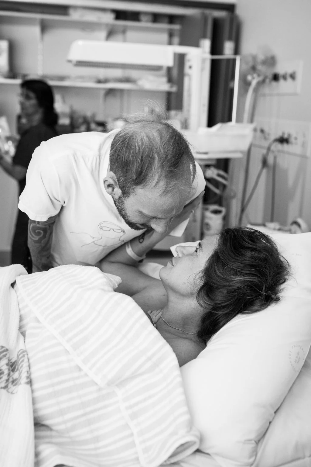 THEFIRSTHELLO-birthphotography-84.jpg