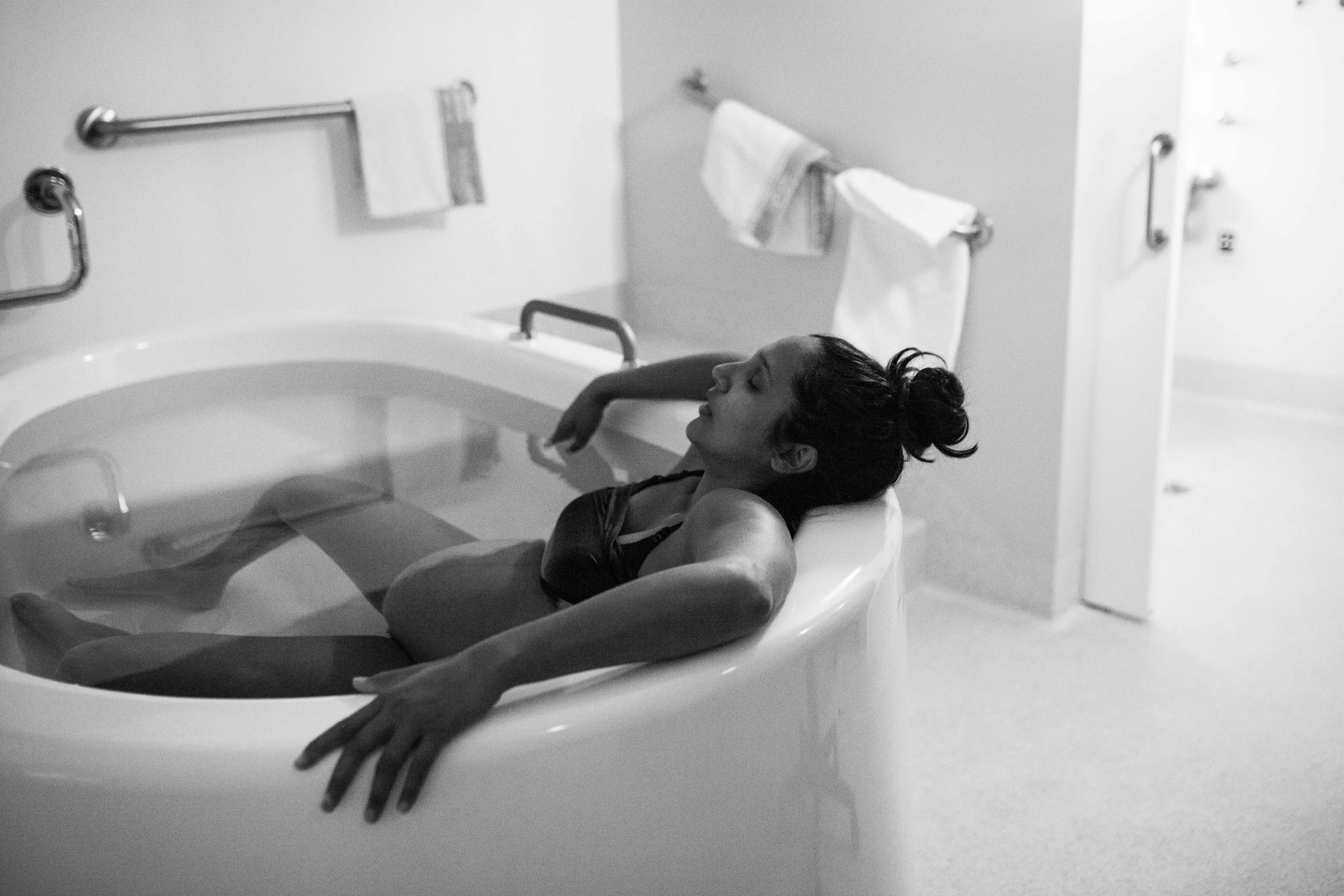 THEFIRSTHELLO - birth photography-9.jpg