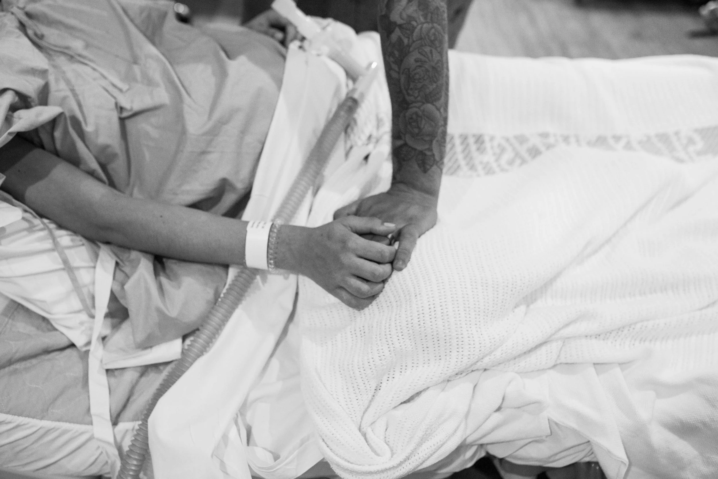 THE FIRST HELLO - birth photography-25.jpg
