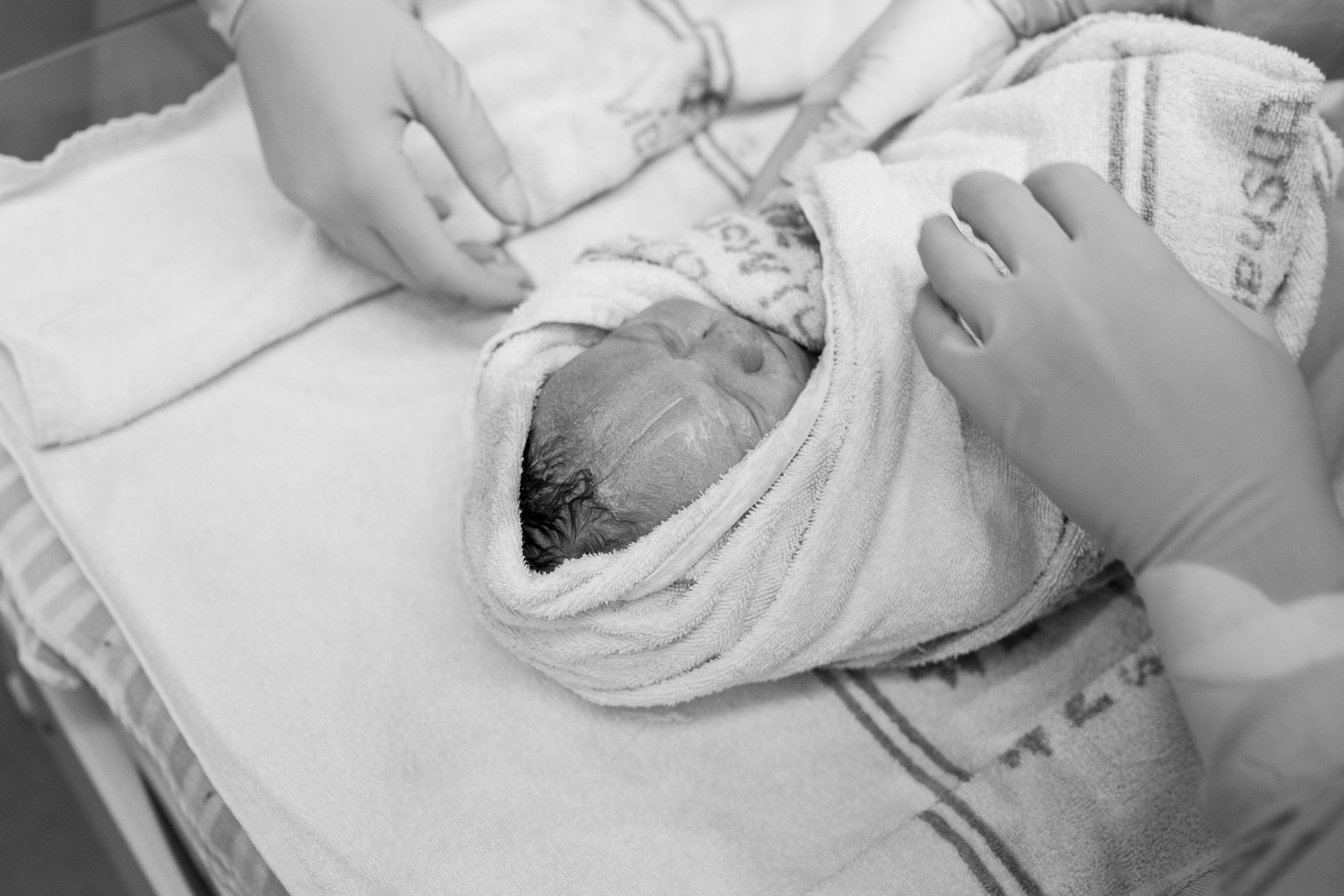 THEFIRSTHELLO-birthphotography-56.jpg