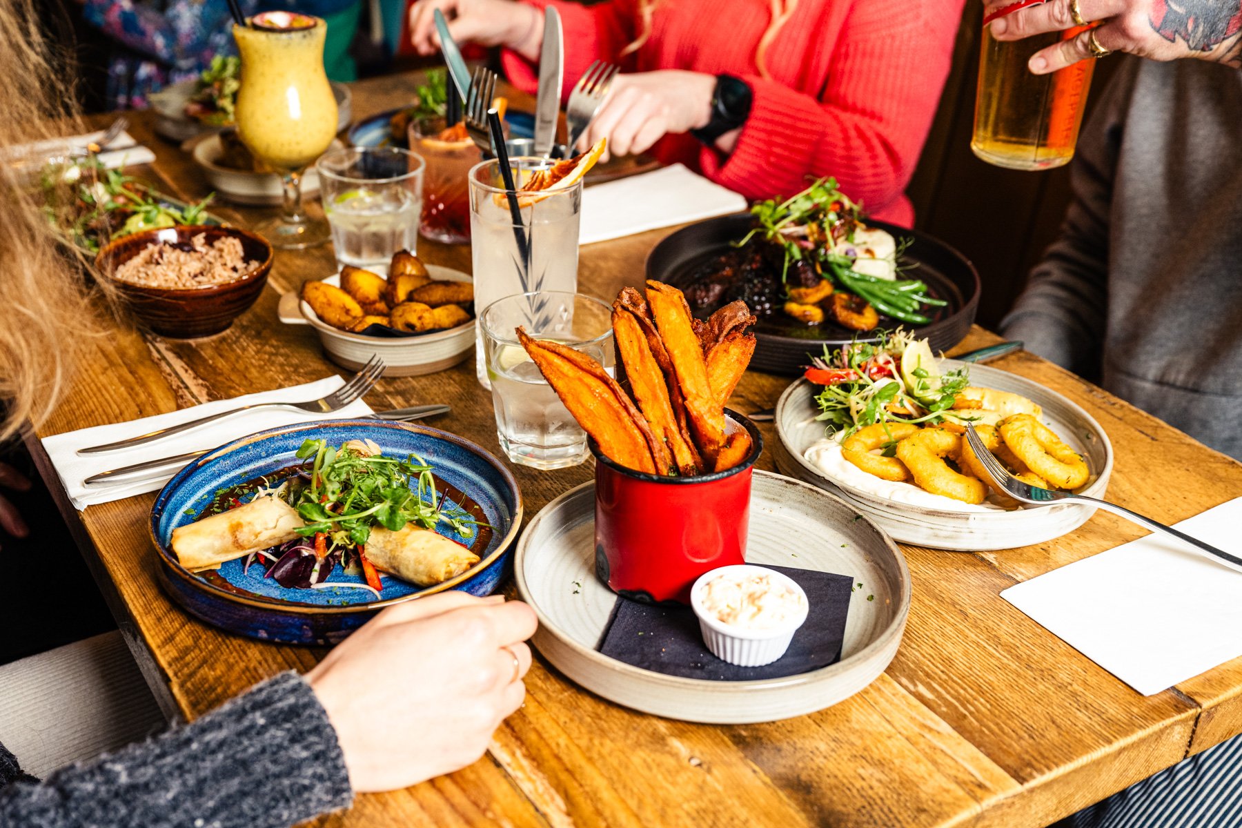 CribbsCornwall-people_enjoying_the_food.jpg