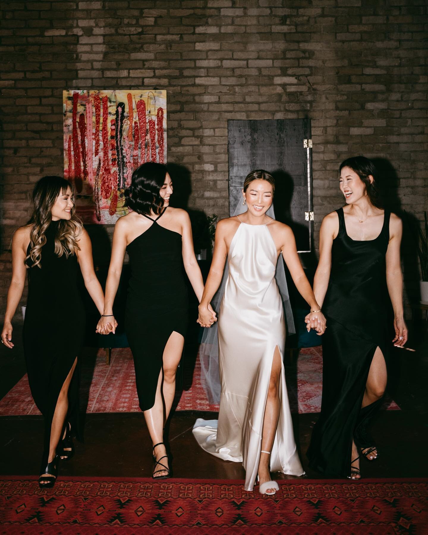 Walking into the weekend like...
.
.⁣
.⁣
.⁣
.⁣
#bridal #bride #bridetobe #fashion #groom #instagood #love #photography #photooftheday #weddingblog #weddingceremony #weddingday #weddingdecor #weddingdesign #weddingdetails #weddingdress #weddingideas #