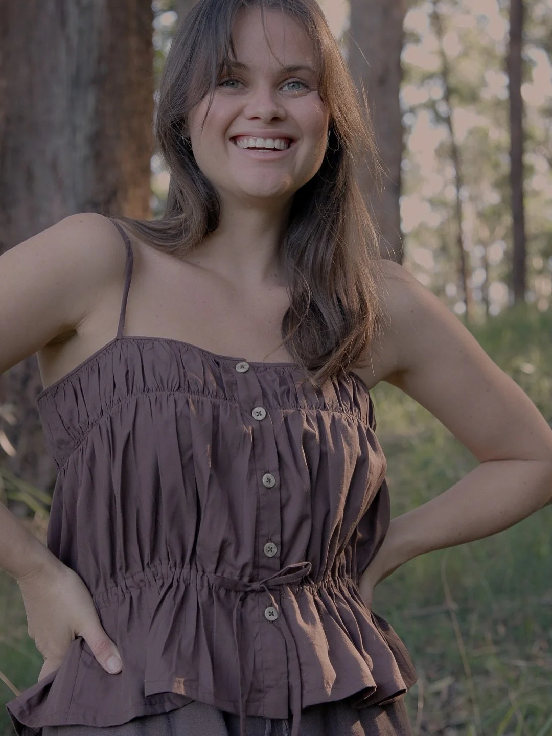 After weeks of grey skies and heavy rain, the sunlight finally made a quiet return &mdash; just long enough for a gentle moment outside.
I slipped into my #EdieCamisolePattern by @makerhaus, and it felt like a little breath of summer.
There&rsquo;s s