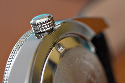 Close up of a Seiko divers watch with knurling on the crown and bezel