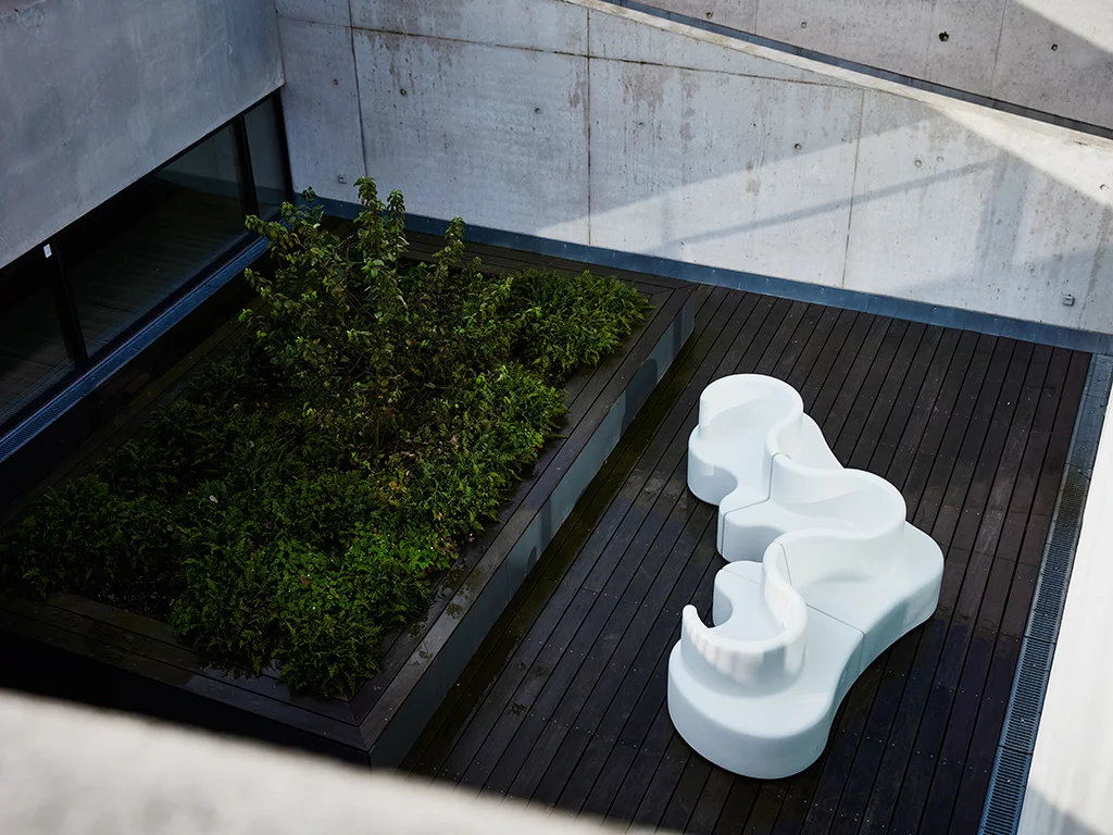 Cloverleaf In- and Outdoor Sofa by Verner Panton