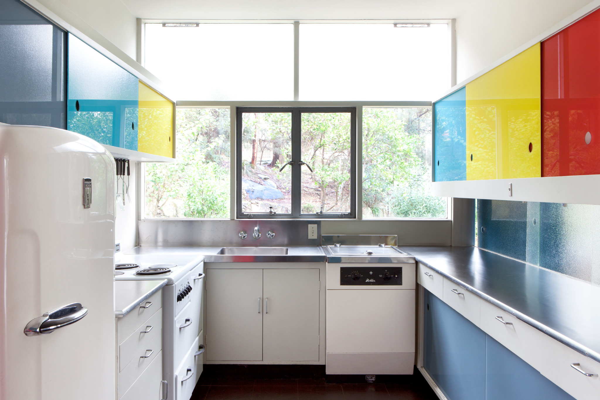 The kitchen at the Rose Seidler House included the latest technologies in the 1950s – a dishwasher and waste disposal unit. Photograph copyright Jamie North for Sydney Living Museums. 
