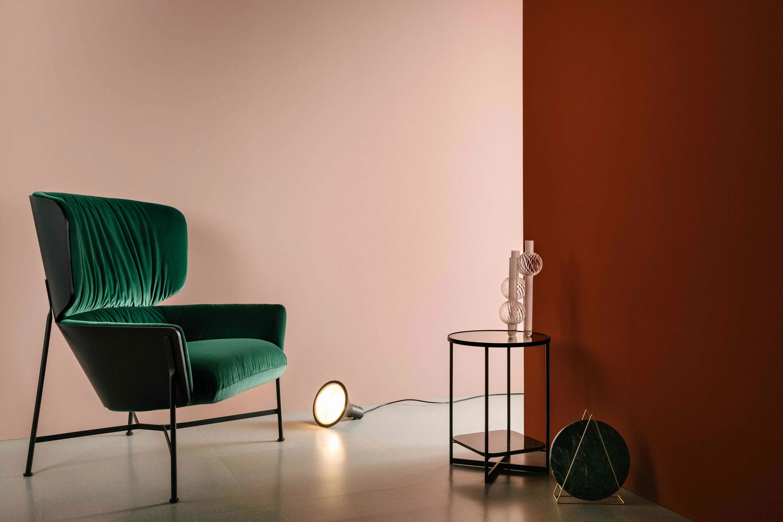 The bespoke upholstery, refined forms, materials and colours of the Tim Rundle collection for SP01 evokes mid-century Italian moderne. 