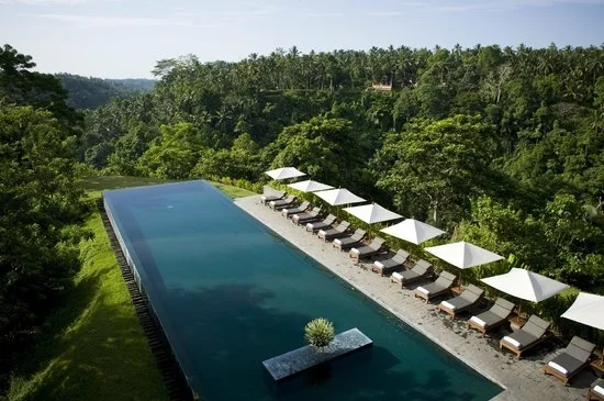 The Alila resort in Bali embeds local culture and the connection with nature in the design experience. 