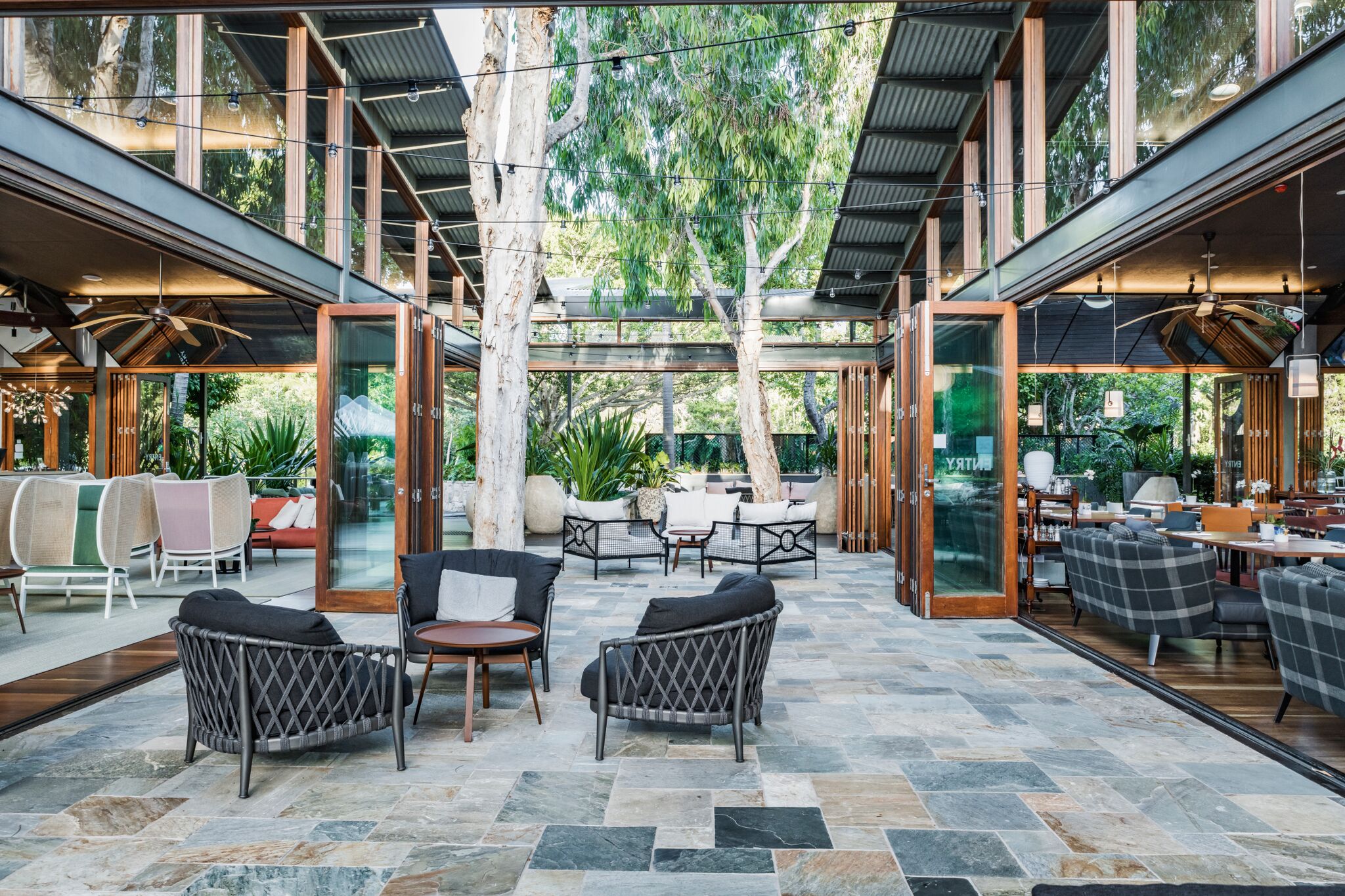 The new courtyard space reinvigorates the existing breezeway between the restaurant and the reception and features beautifully detailed flagstone paving. Photo by Michael Wee. 