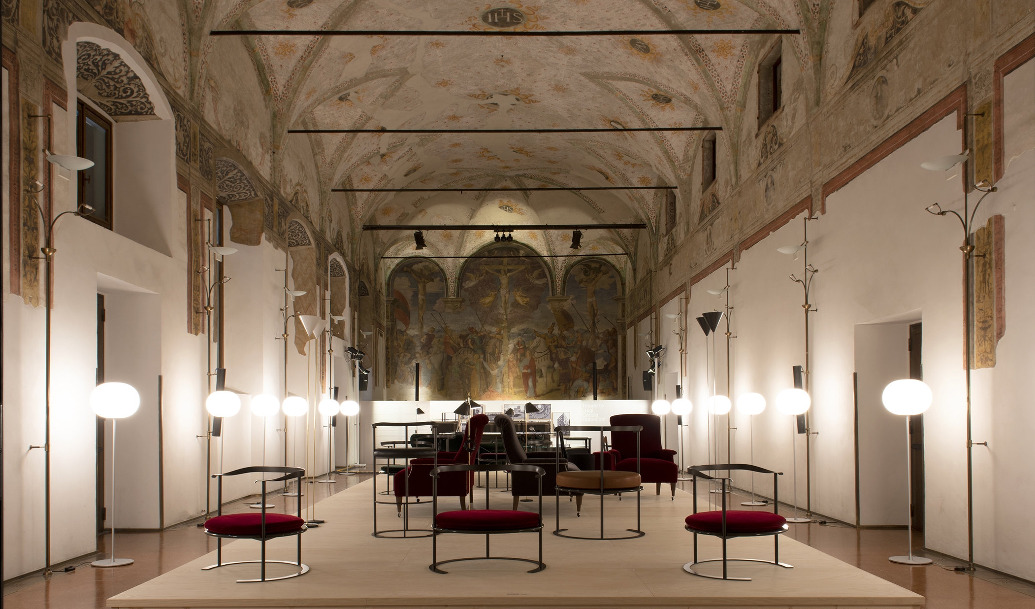 B&B Italia presented a collection of Luigi Caccia Dominioni's furniture inside the historic frescoed hall of the Umanitariain building.
