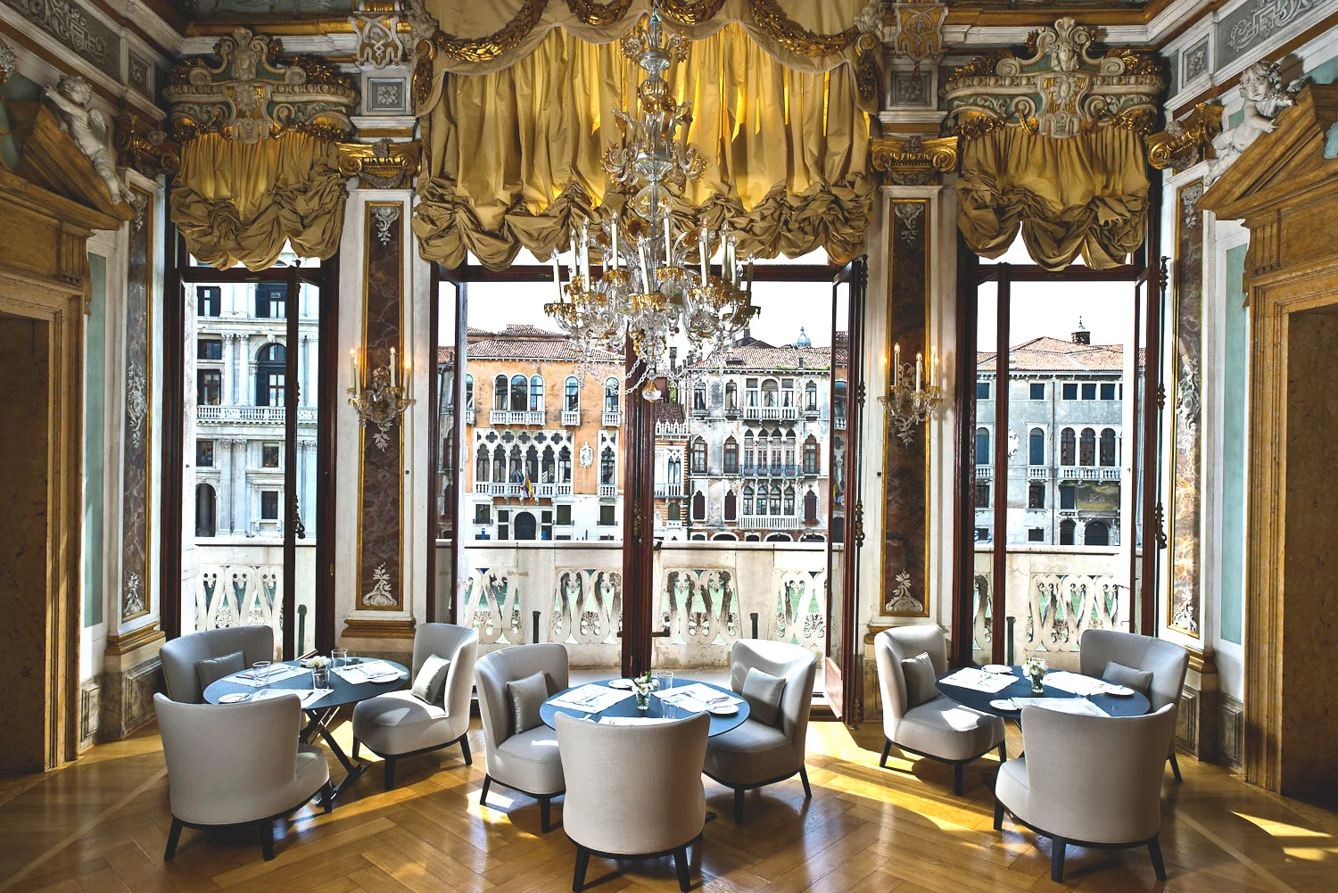 morespacemagazine-Aman-Canal-Grande-Venice-LivingRoom1.jpg